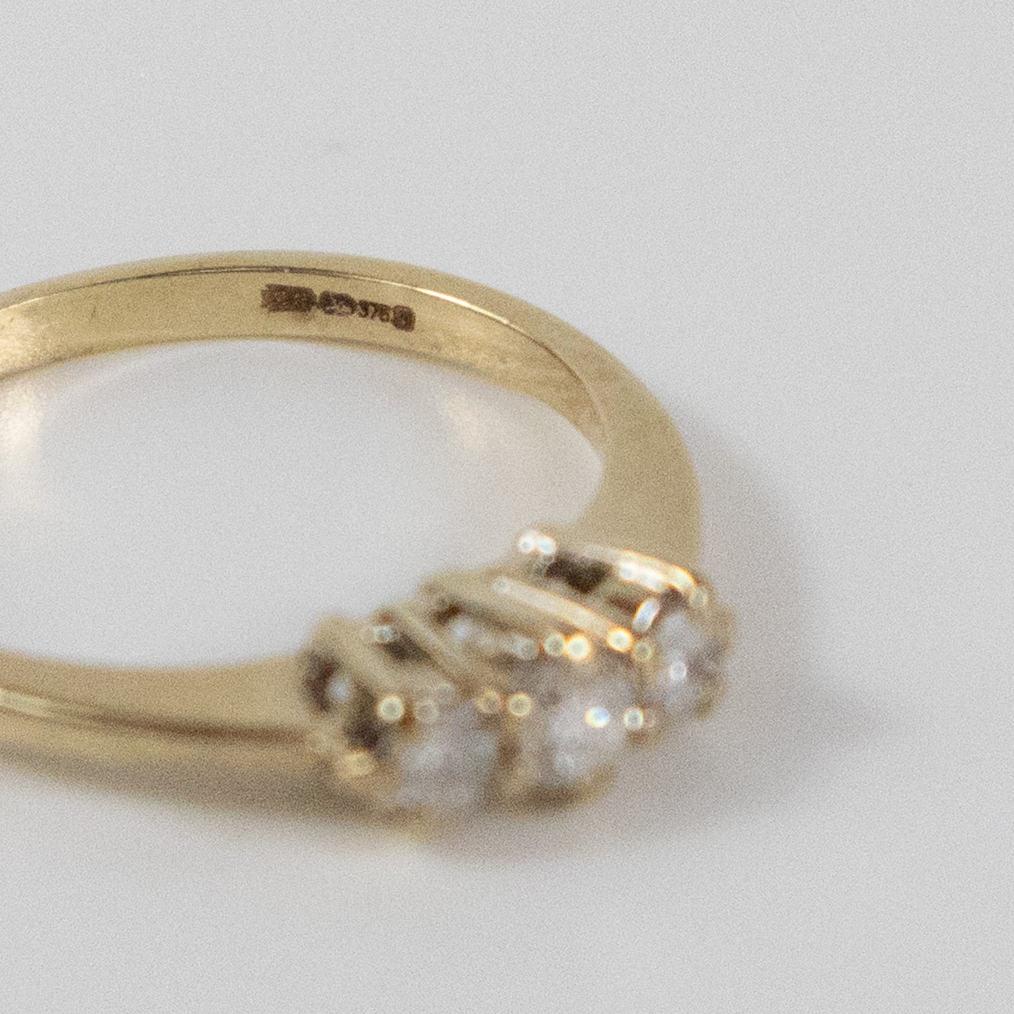 Second-Hand 9ct Gold Three-Stone Diamond Ring – 0.25ct