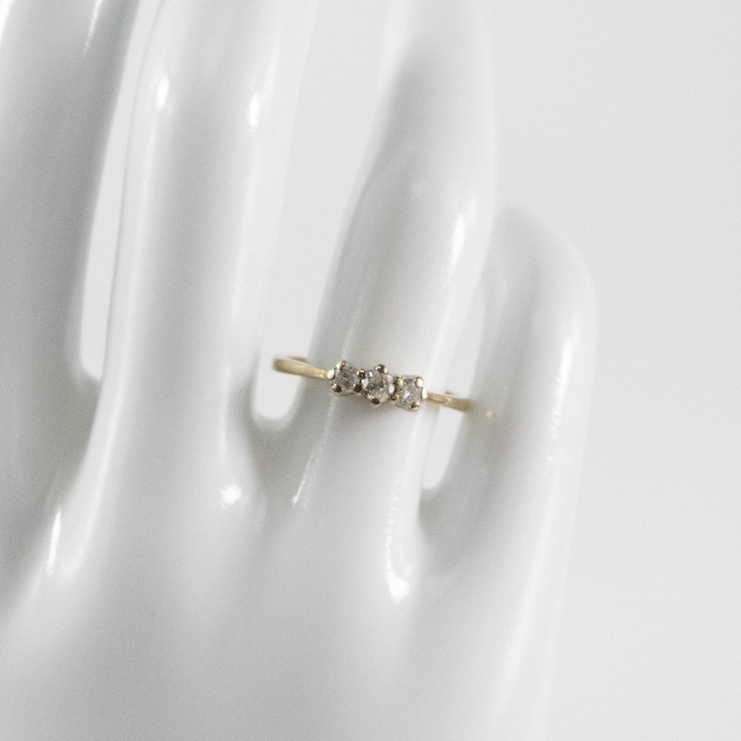 Second-Hand 9ct Gold Three-Stone Diamond Ring – 0.25ct
