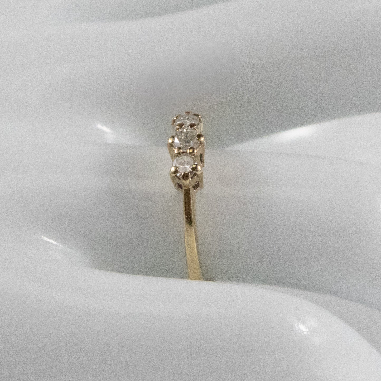 Second-Hand 9ct Gold Three-Stone Diamond Ring – 0.25ct