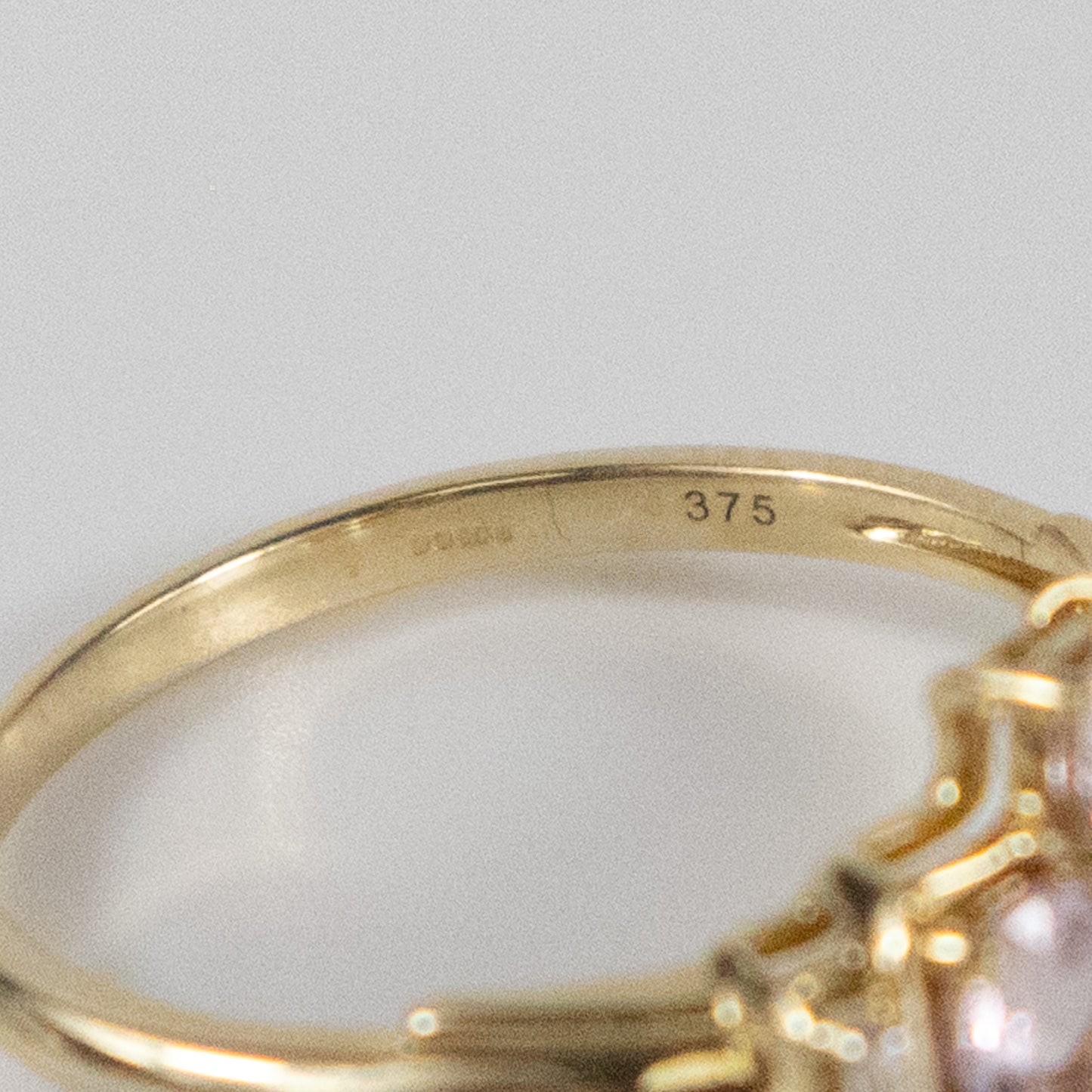 Second-Hand 9ct Gold Pink Stone & Baguette Ring