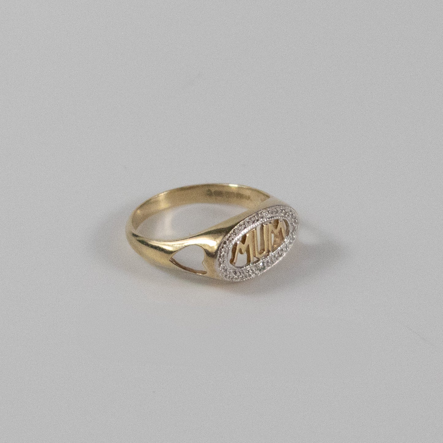 Second-Hand 9ct Gold ‘MUM’ Ring with Diamond-Cut Detail