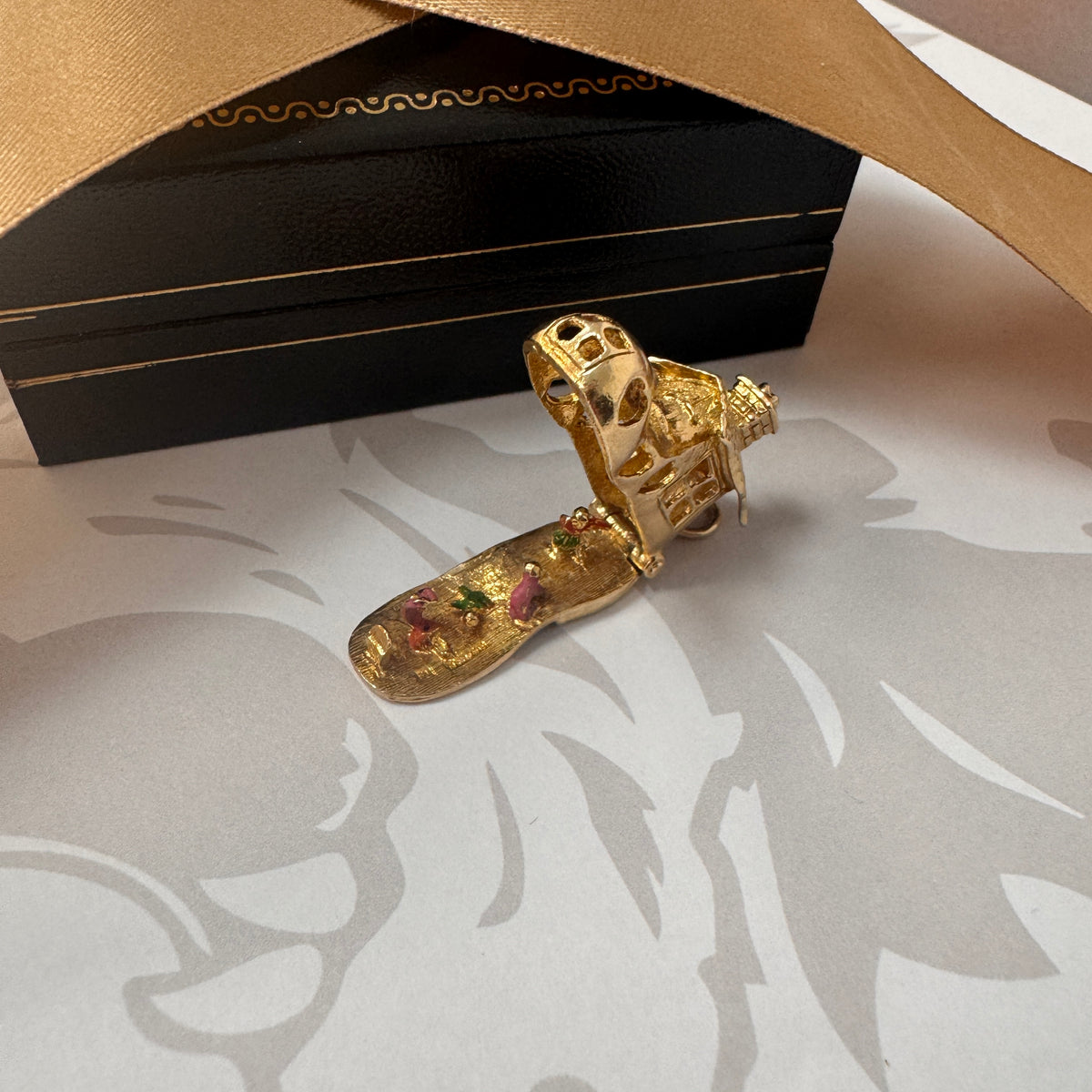9ct Gold Opening Shoe House Charm with Dancers Inside