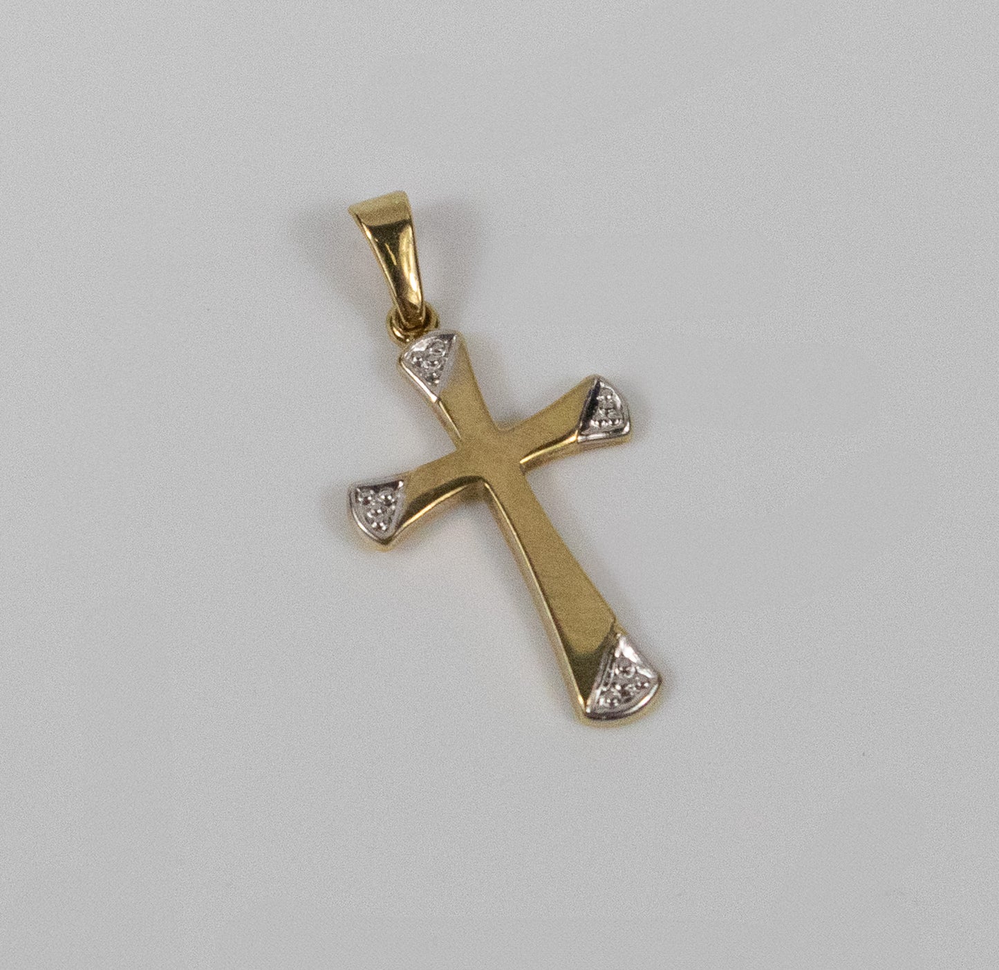Second-Hand 9ct Gold Small Cross Pendant with Diamond Cut Tips