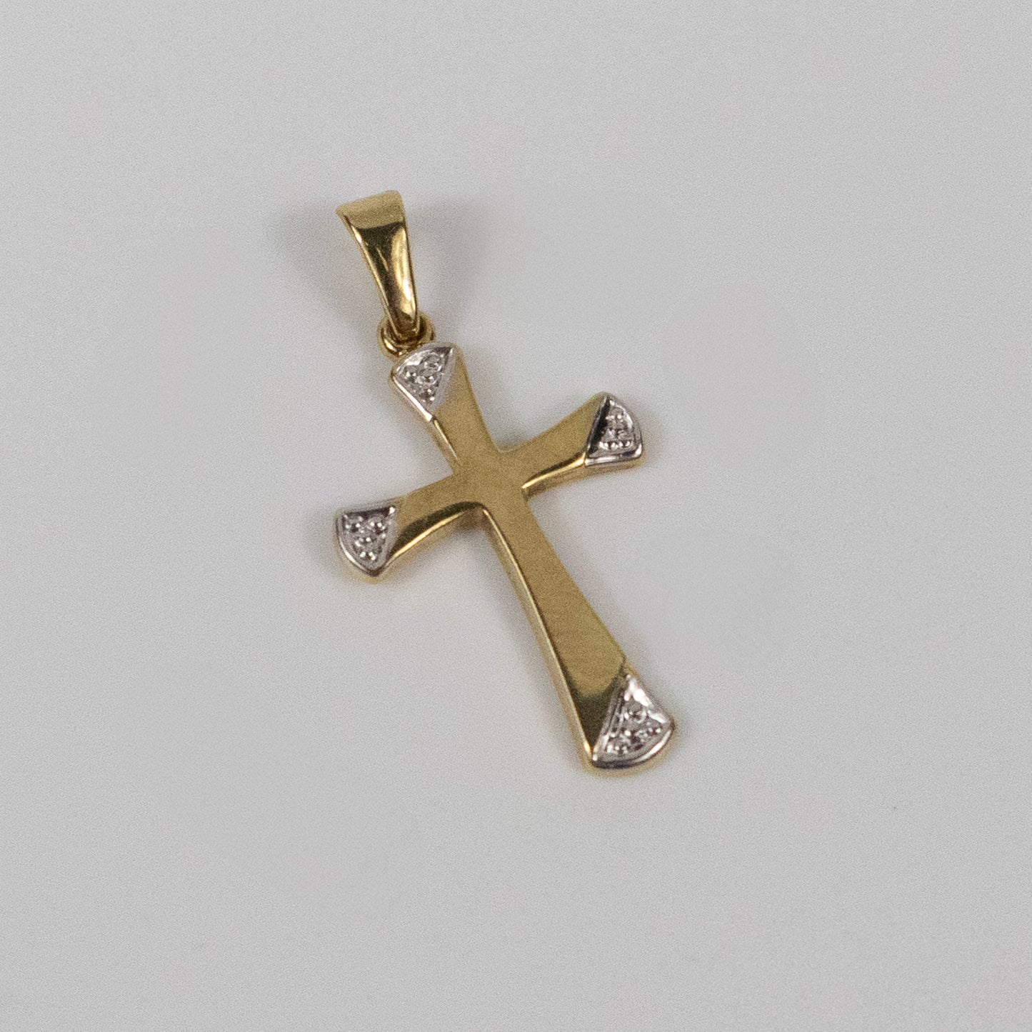 Second-Hand 9ct Gold Small Cross Pendant with Diamond Cut Tips