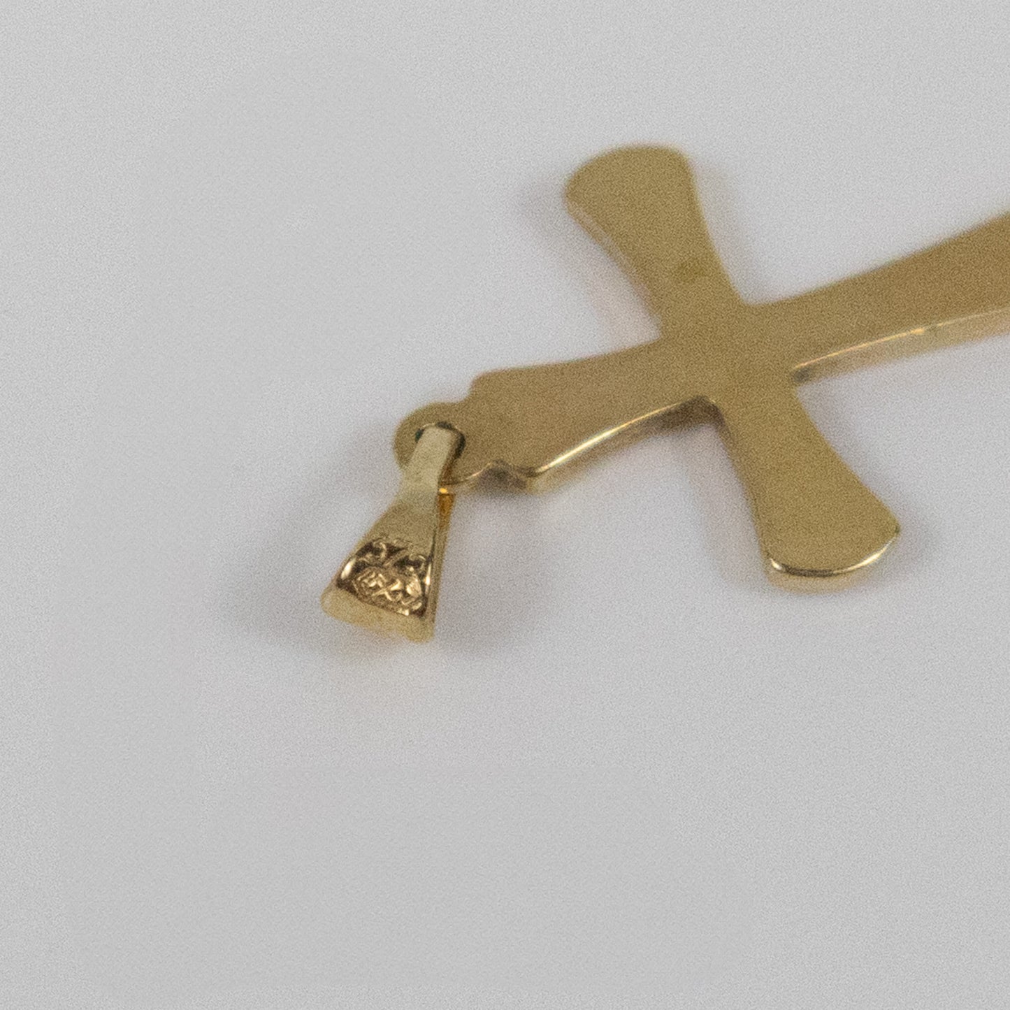 Second-Hand 9ct Gold Small Cross Pendant with Diamond Cut Tips