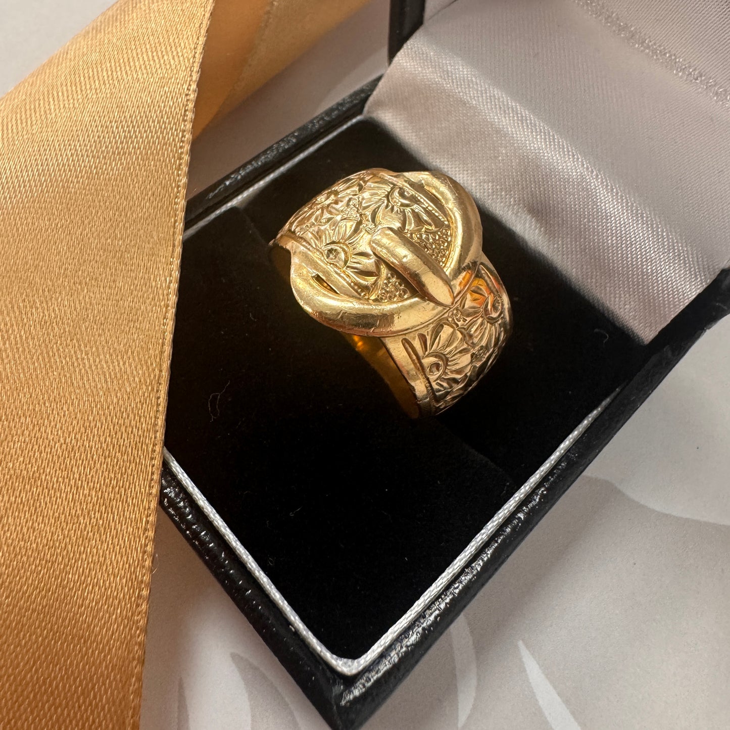 9ct Gold Vintage Buckle Ring