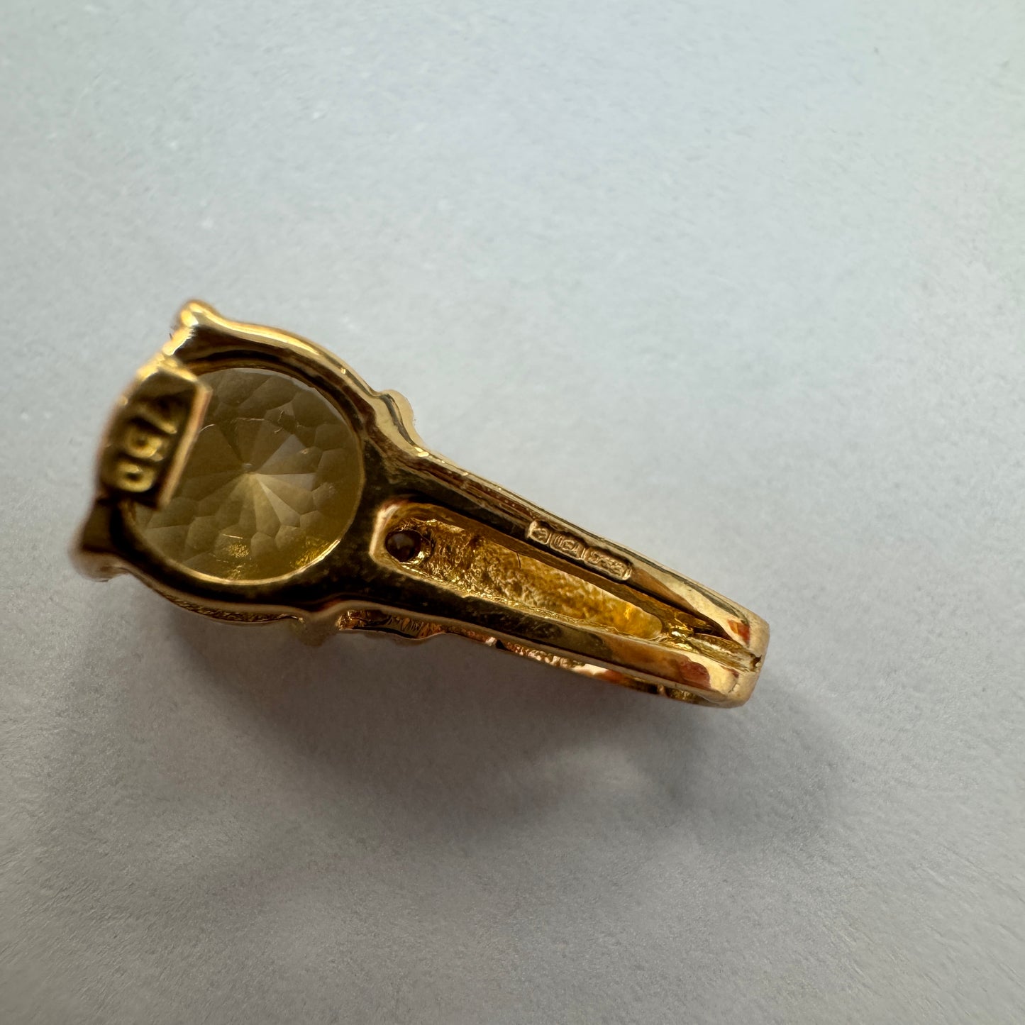 18ct Gold Peridot & Diamond Pendant