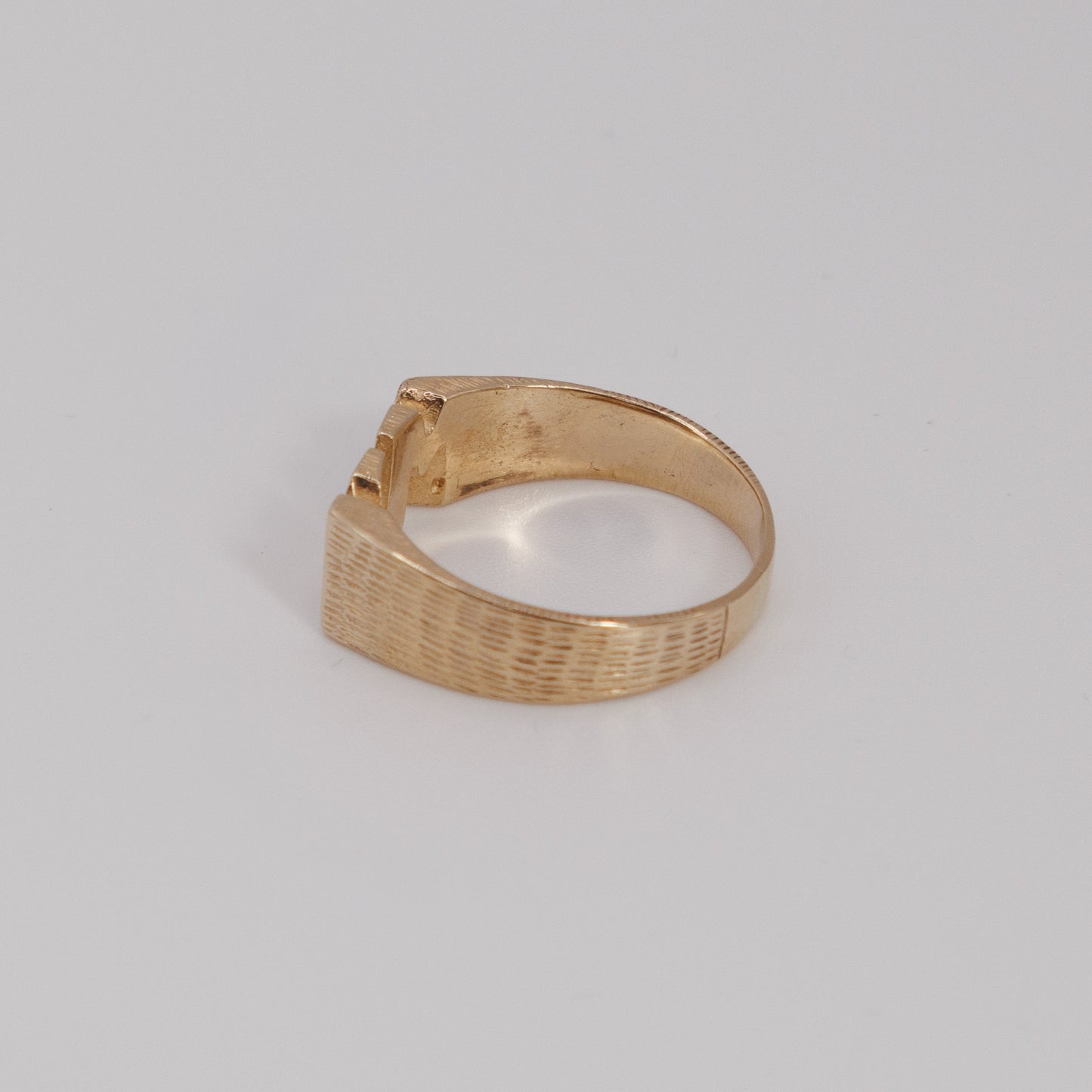 Second-Hand 9ct Yellow Gold “MUM” Ring – Textured Band