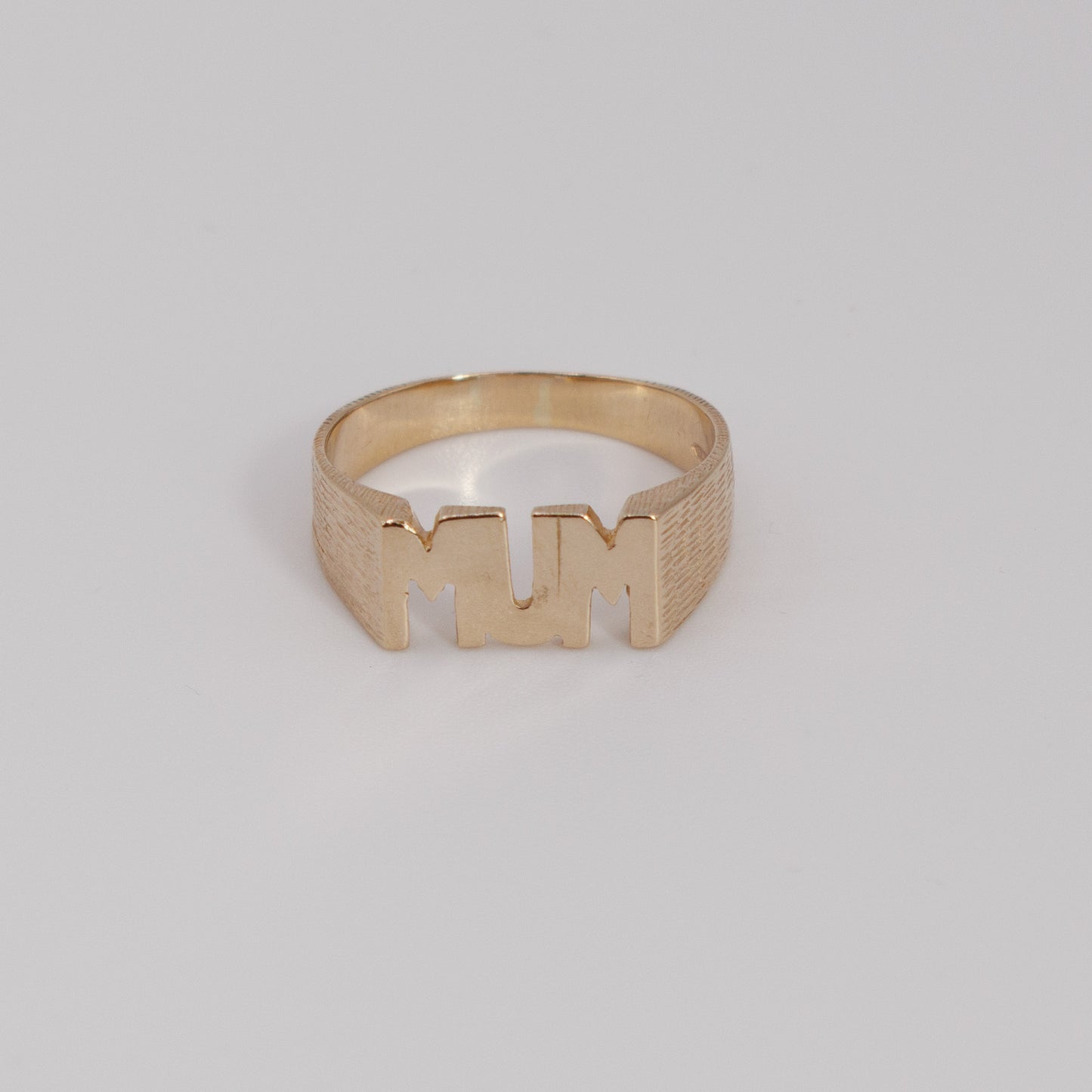 Second-Hand 9ct Yellow Gold “MUM” Ring – Textured Band