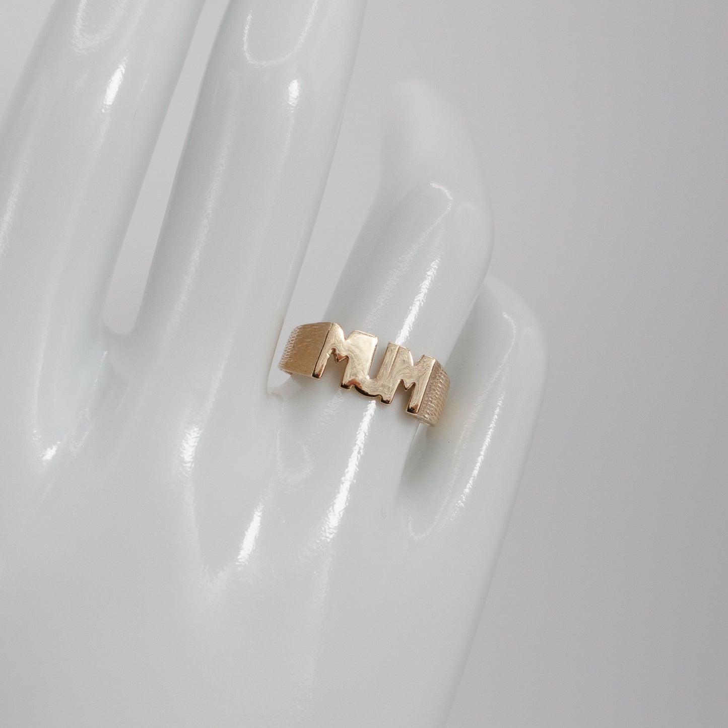 Second-Hand 9ct Yellow Gold “MUM” Ring – Textured Band