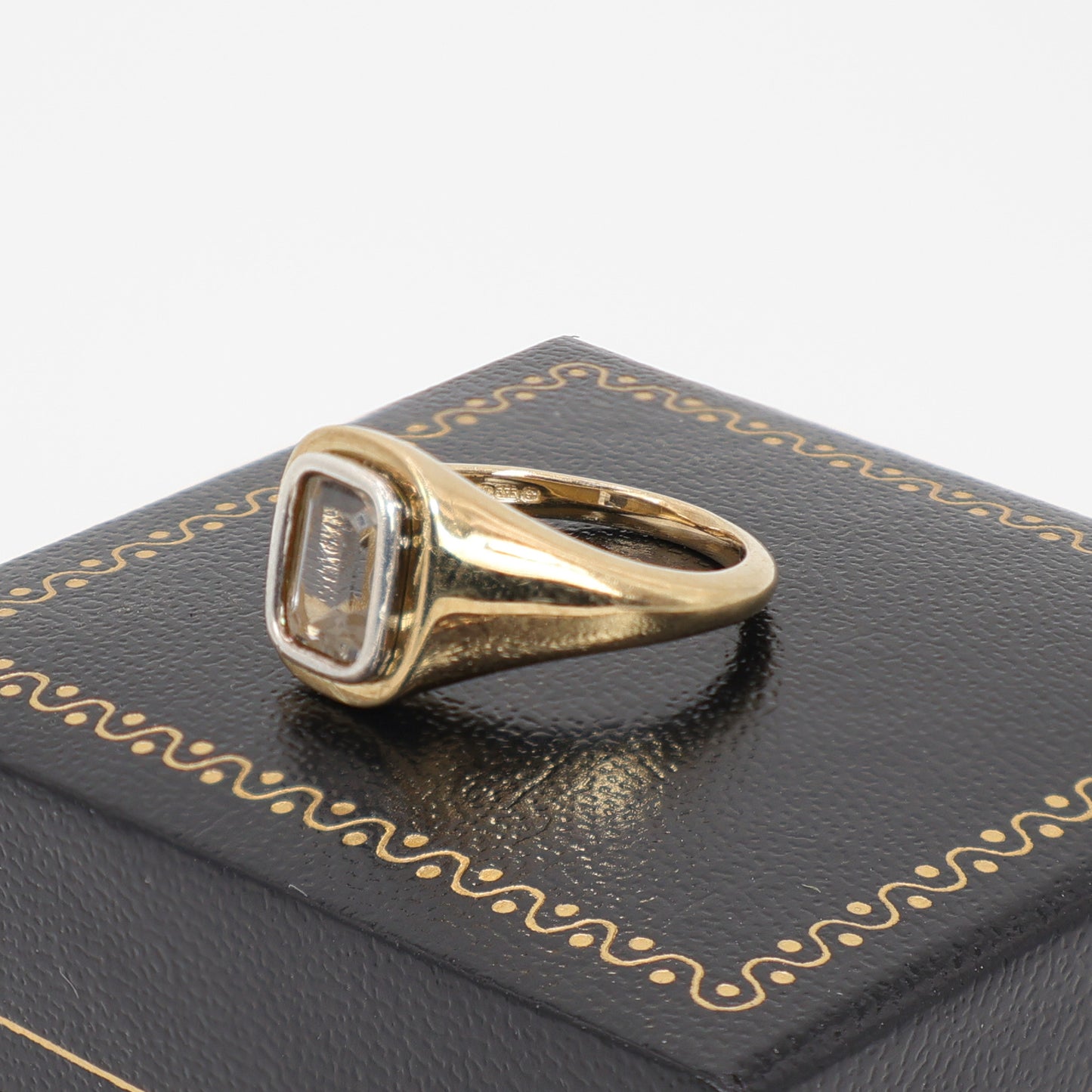Second-Hand 9ct Gold Rectangular Stone Signet Ring