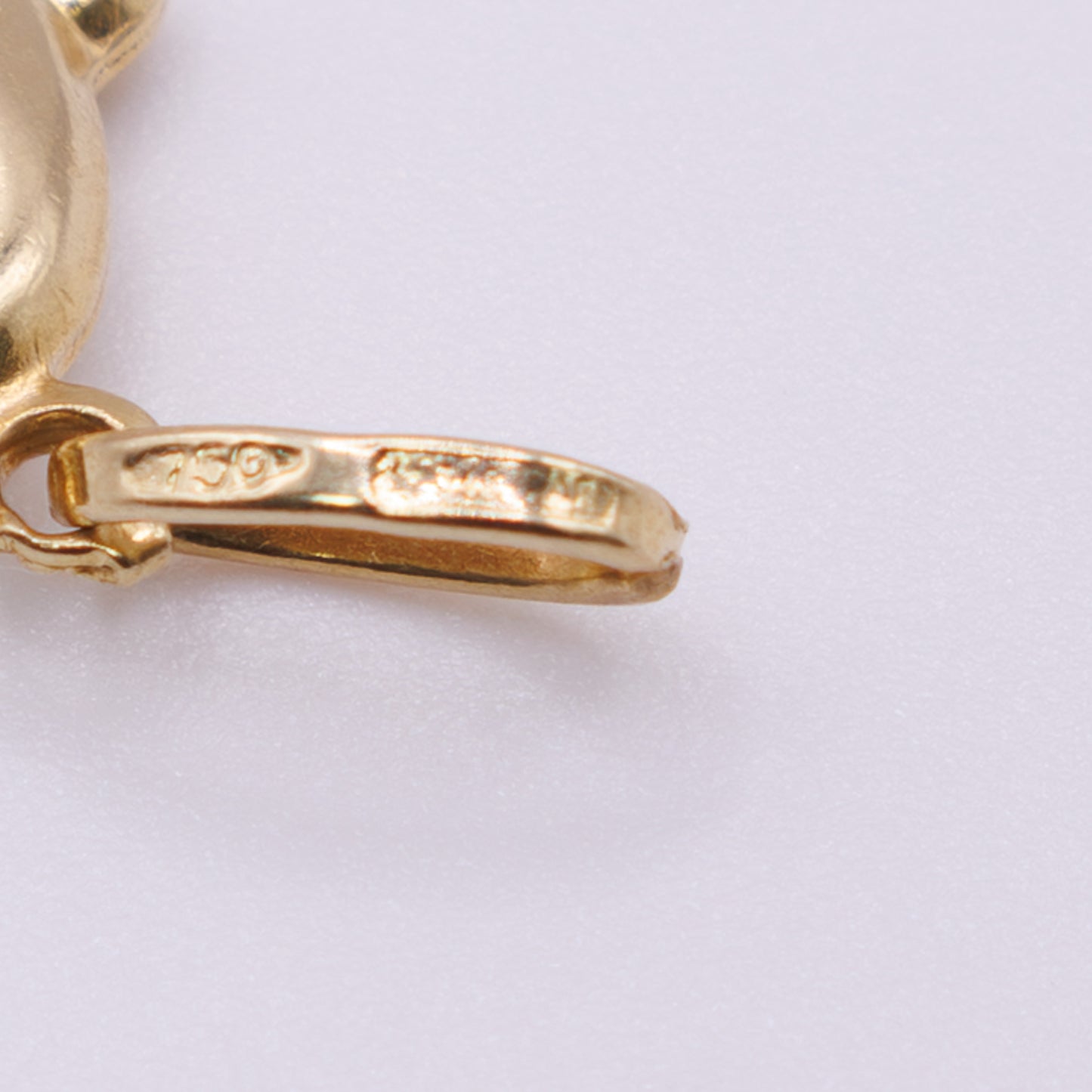 Second-Hand 18ct Yellow Gold Double Dolphin Pendant