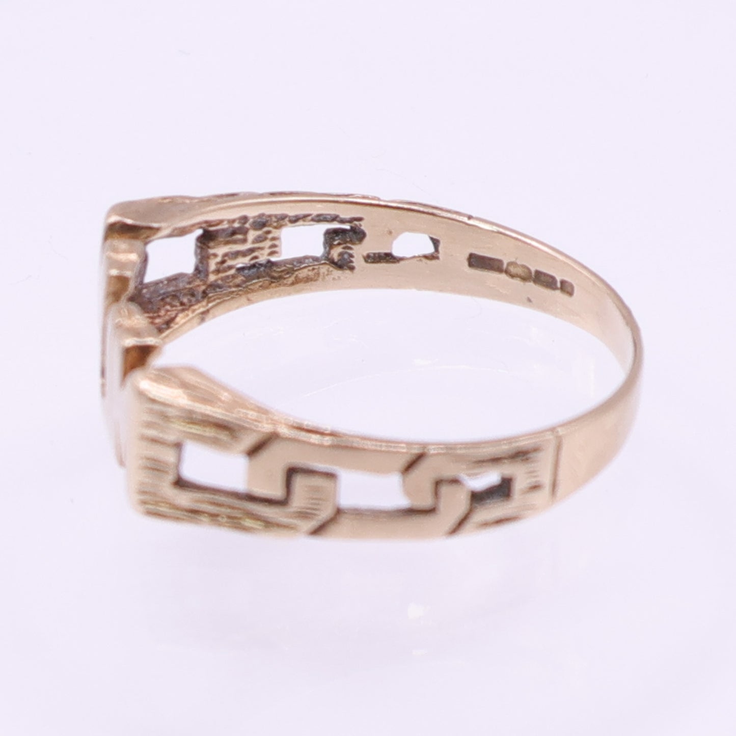 Second-Hand 9ct Gold MUM Ring with Curb Link Shoulders