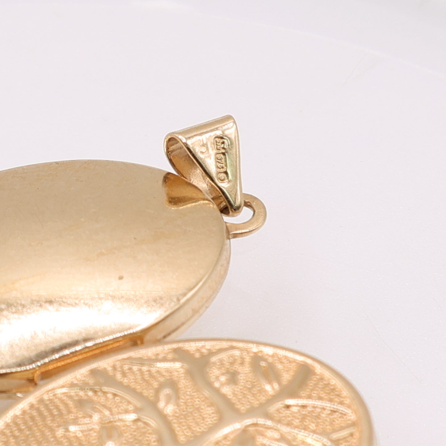 Second-Hand 9ct Yellow Gold Tree of Life Oval Locket