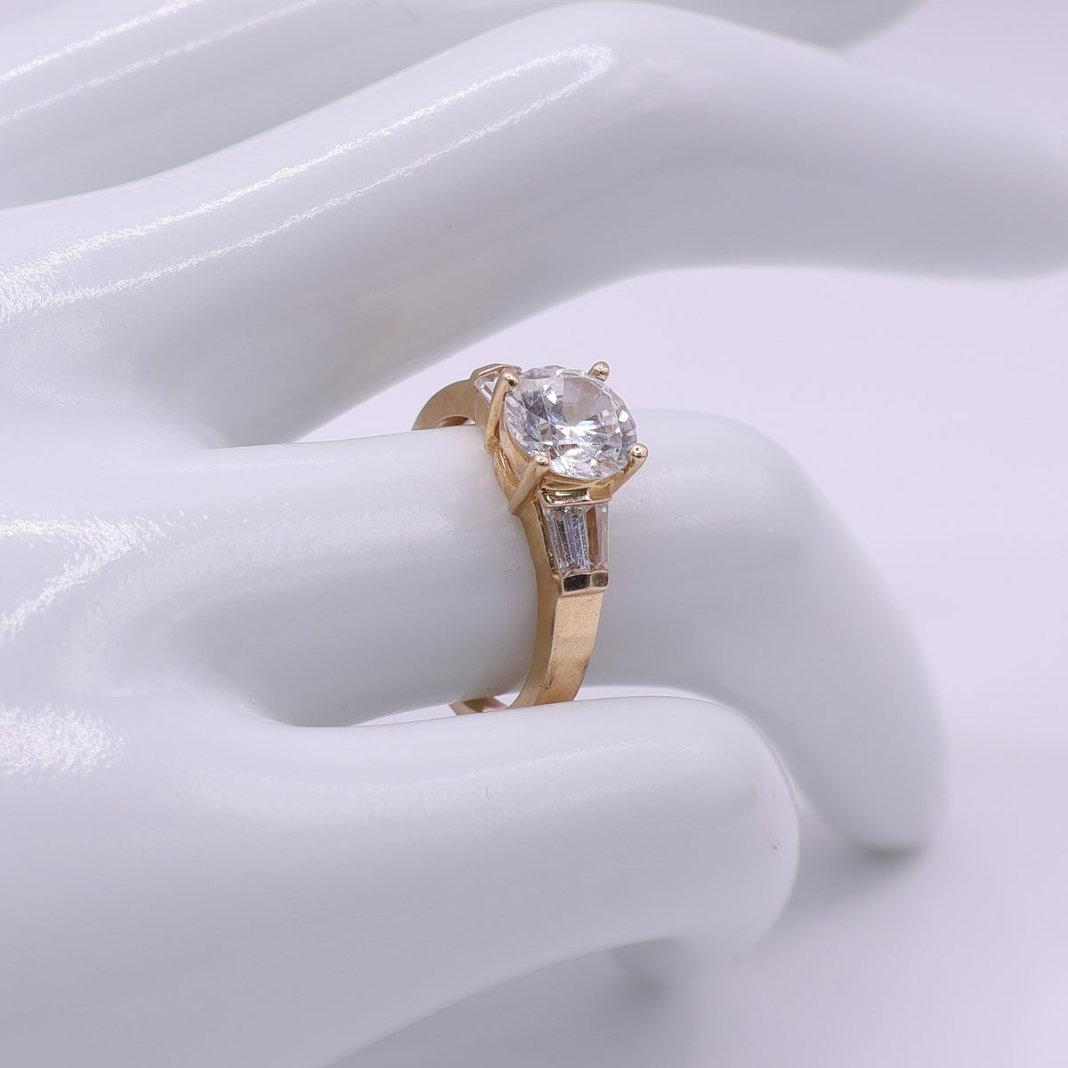 14ct Yellow Gold CZ Ring with Tapered Shoulders