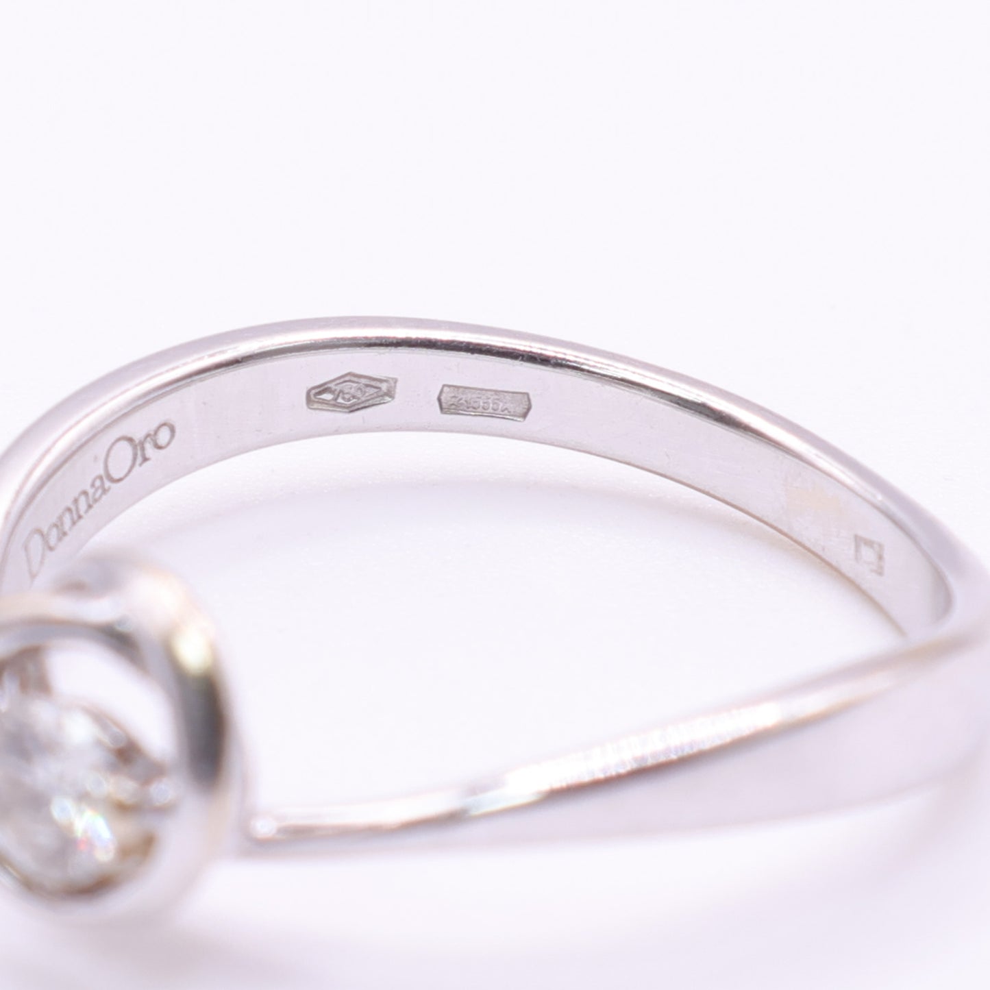 Second Hand DonnaOro 18ct White Gold Diamond Solitaire Ring