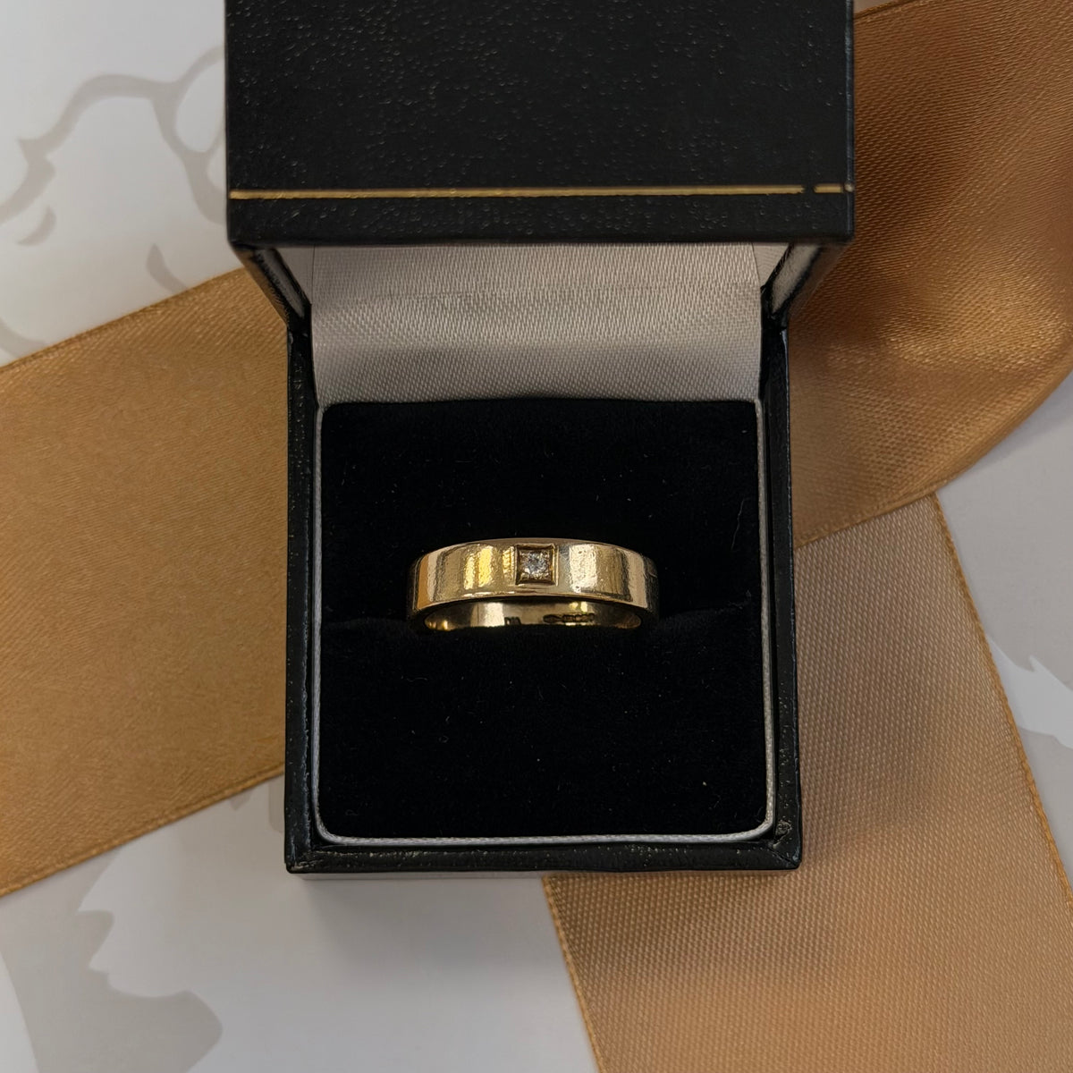 9ct Yellow Gold Diamond Band Ring