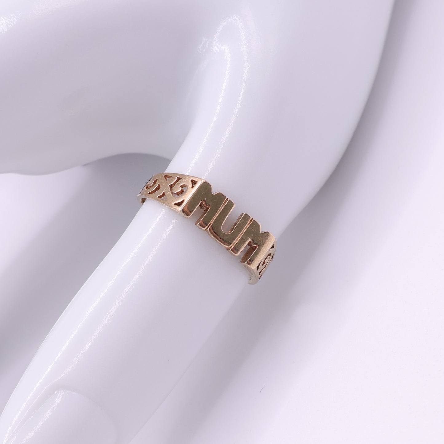Second-Hand 9ct Yellow Gold ‘MUM’ Cut-Out Ring