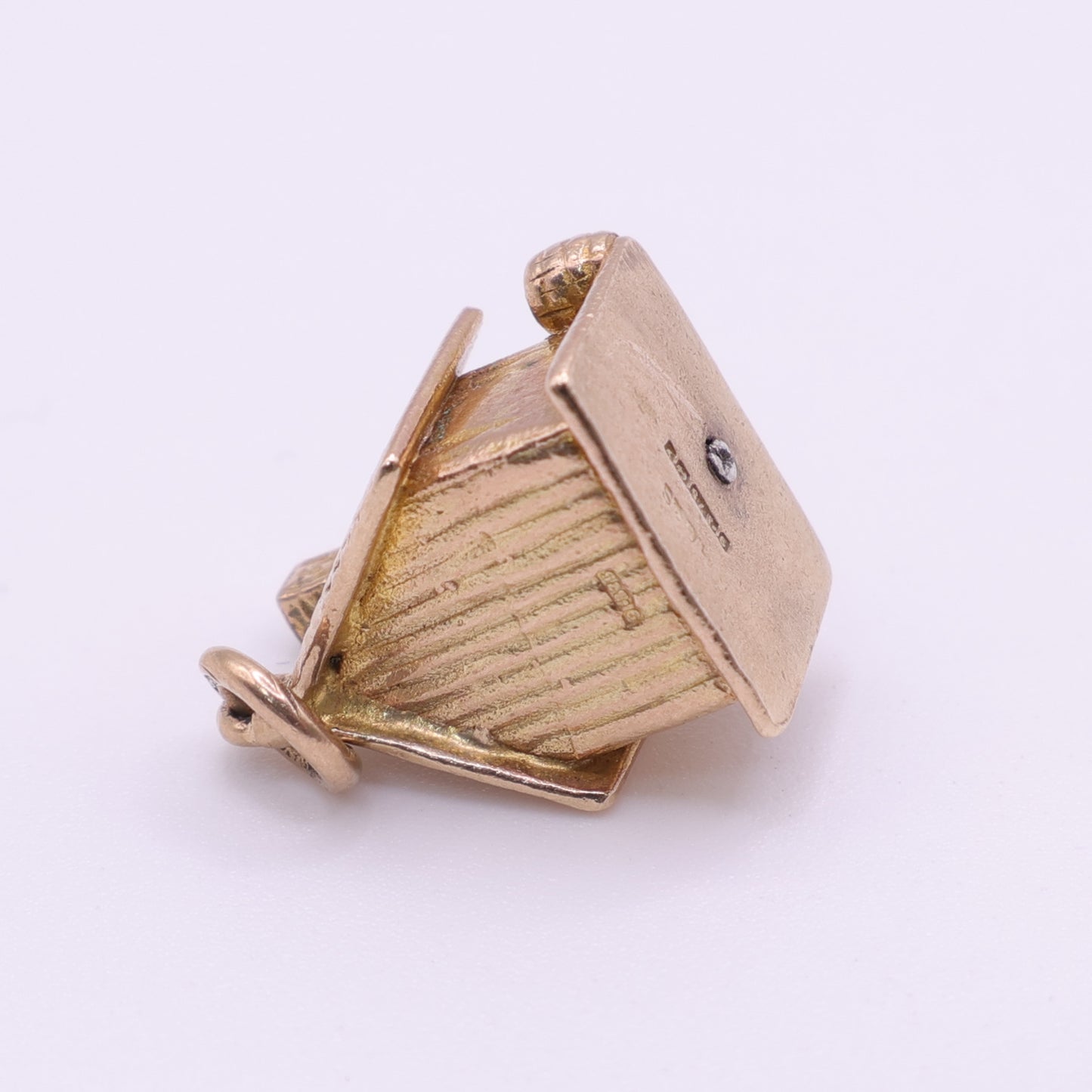 Second Hand 9ct Gold Chapel Scene Charm