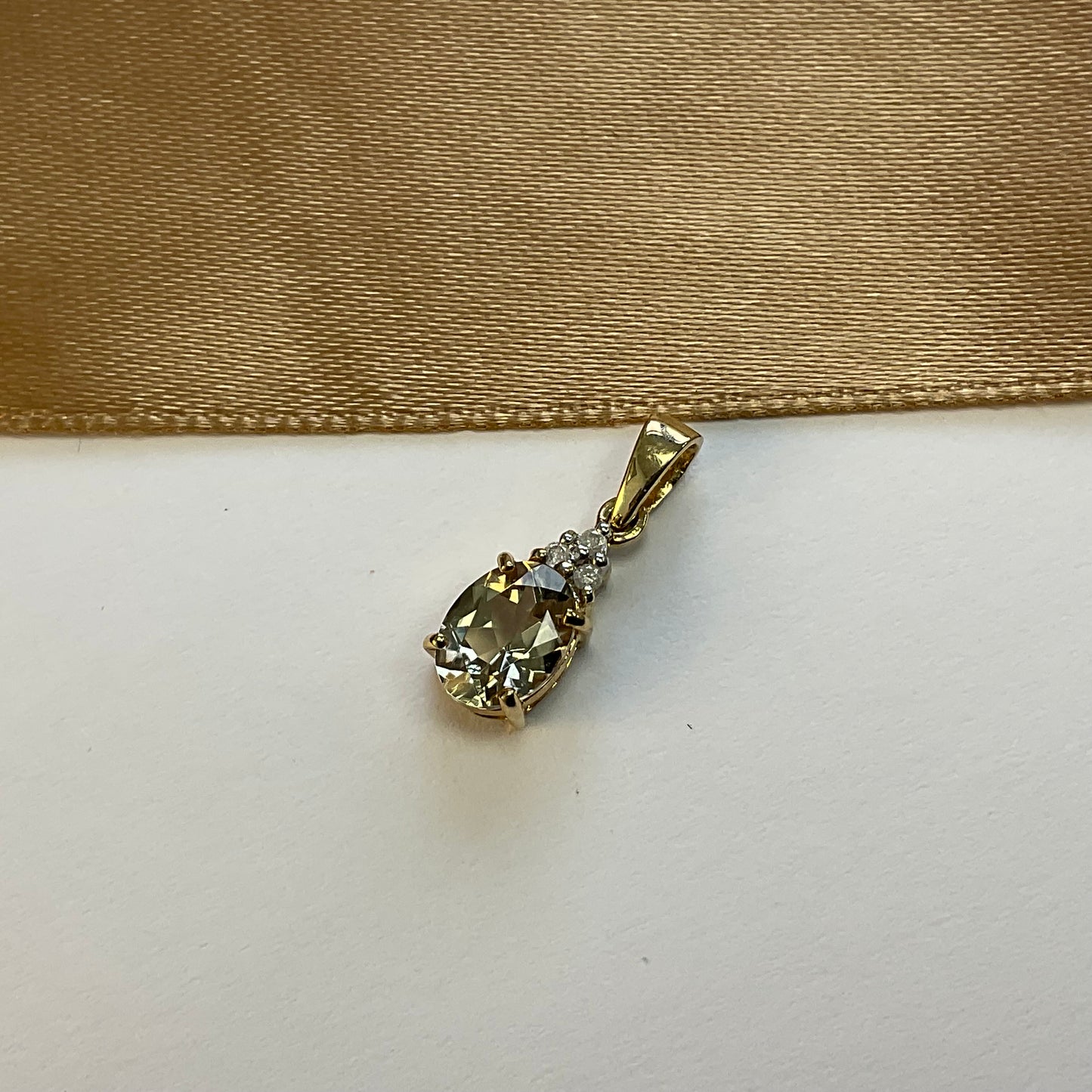 9ct Yellow Gold Peridot Pendant