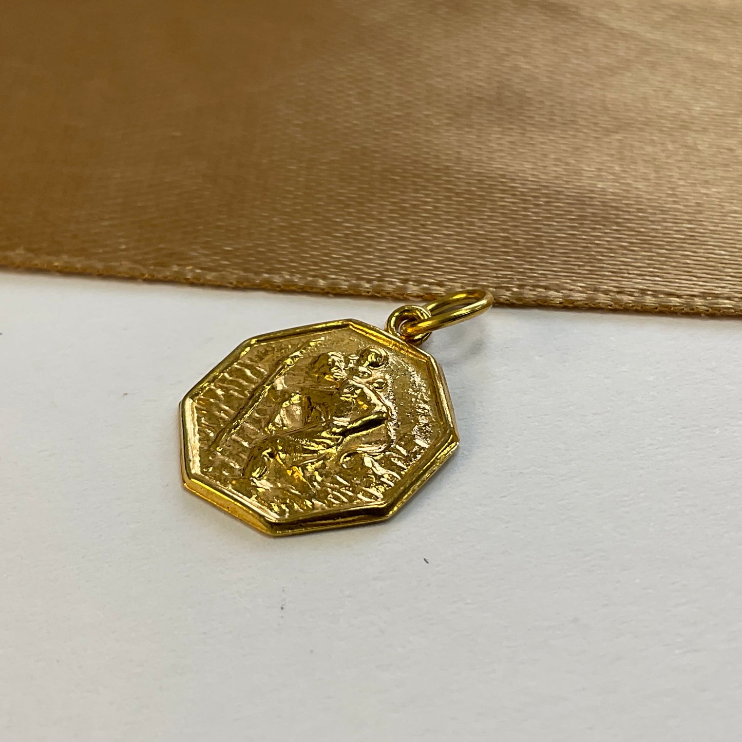 9ct Yellow Gold St Christopher Pendant / Charm