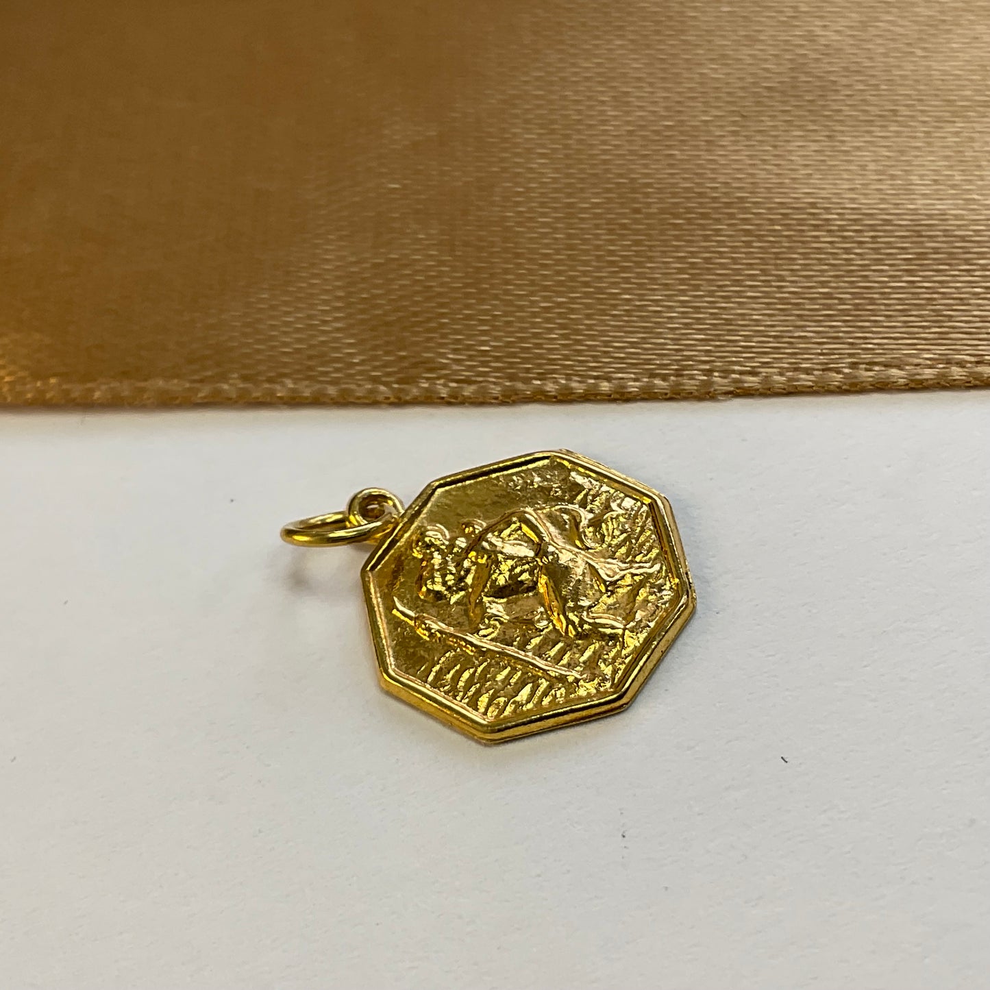 9ct Yellow Gold St Christopher Pendant / Charm