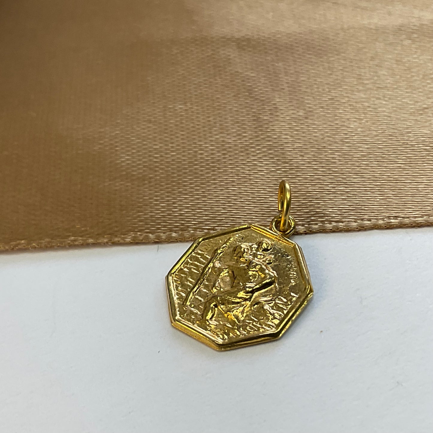 9ct Yellow Gold St Christopher Pendant / Charm