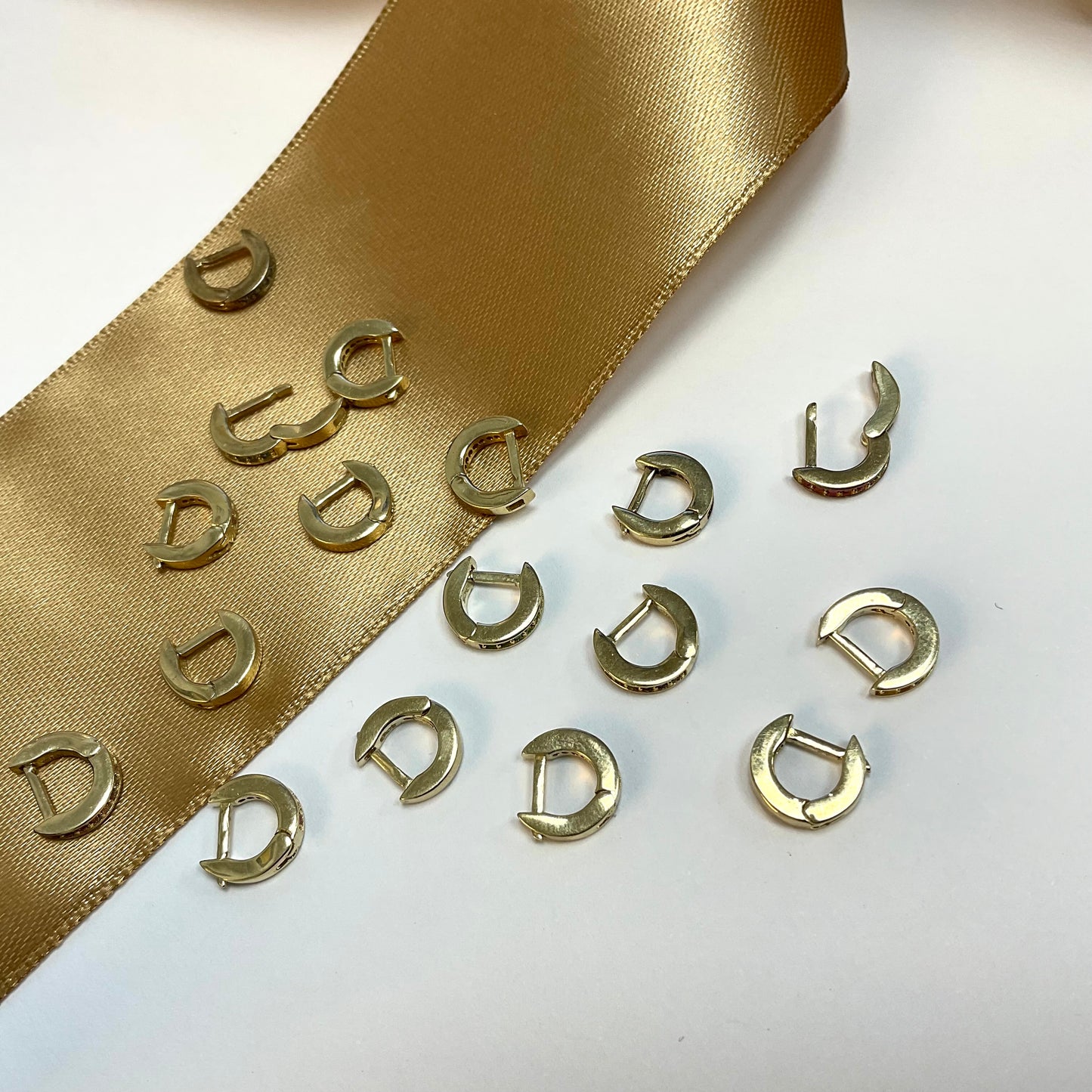 9ct Yellow Gold Earring Cuff - Blue- SINGLE EARRING