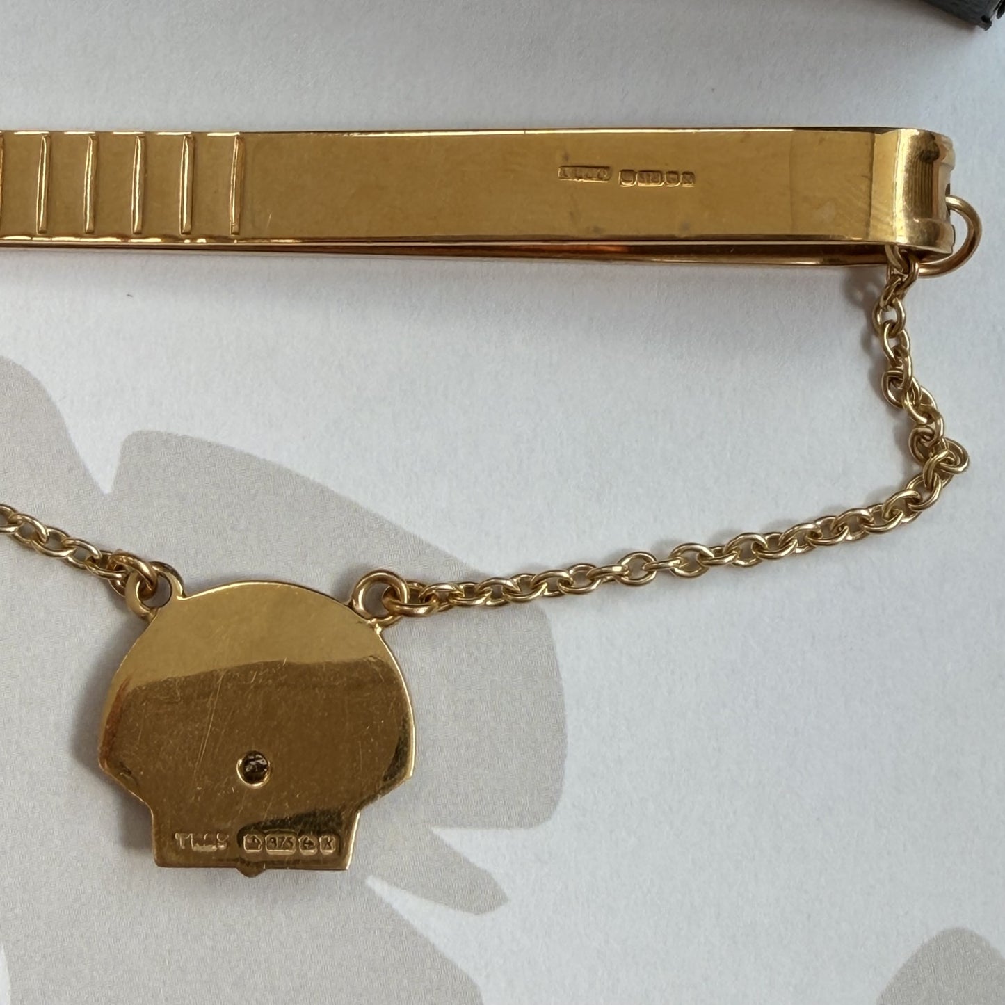 Vintage 9ct Yellow Gold Diamond Shell Motif Tie Pin
