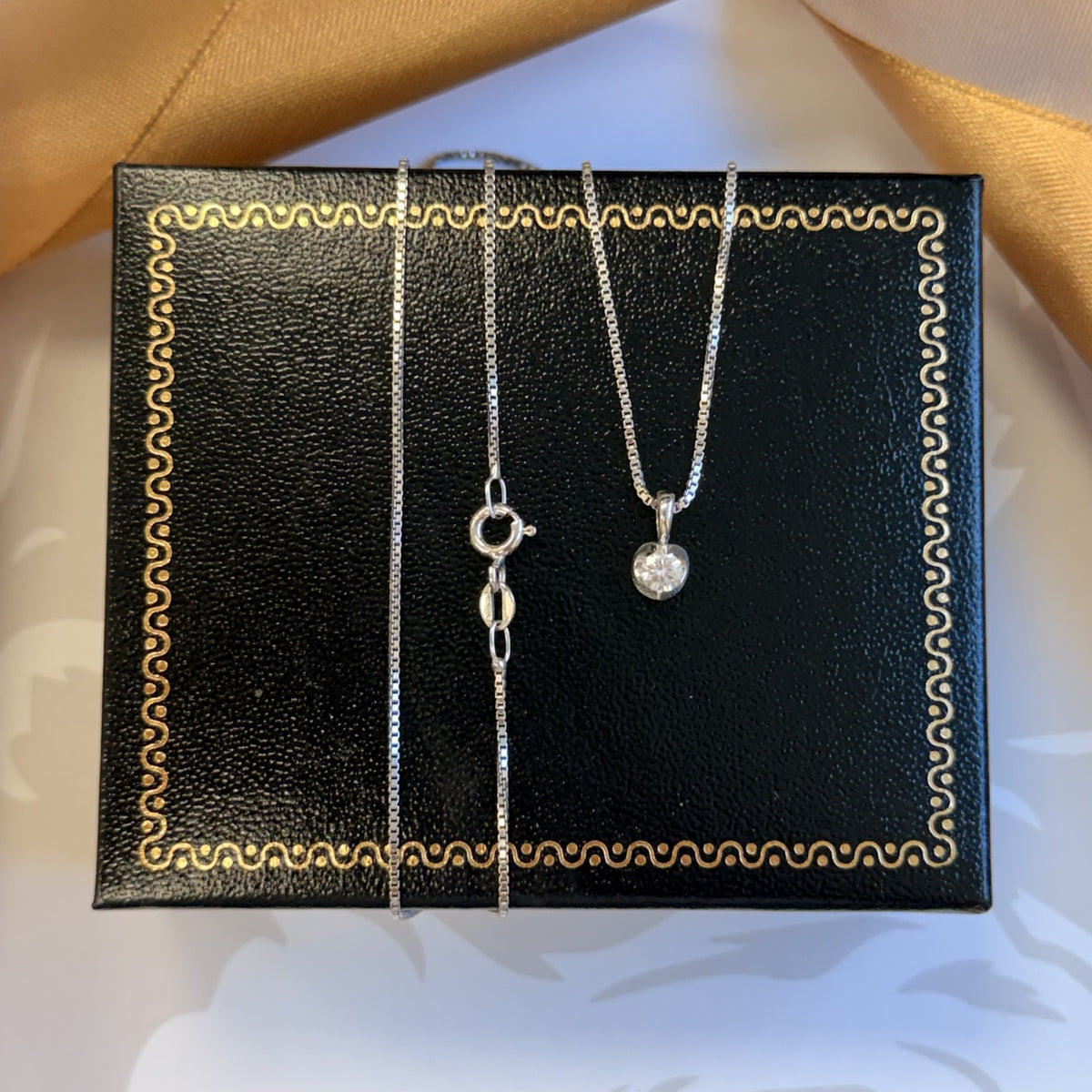 9ct White Gold Diamond Heart Pendant Necklace - 18 Inch