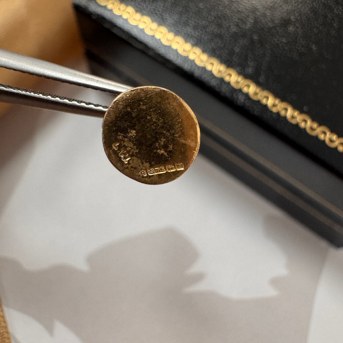 9ct Yellow Gold Man Under Street Lamp Scene Charm