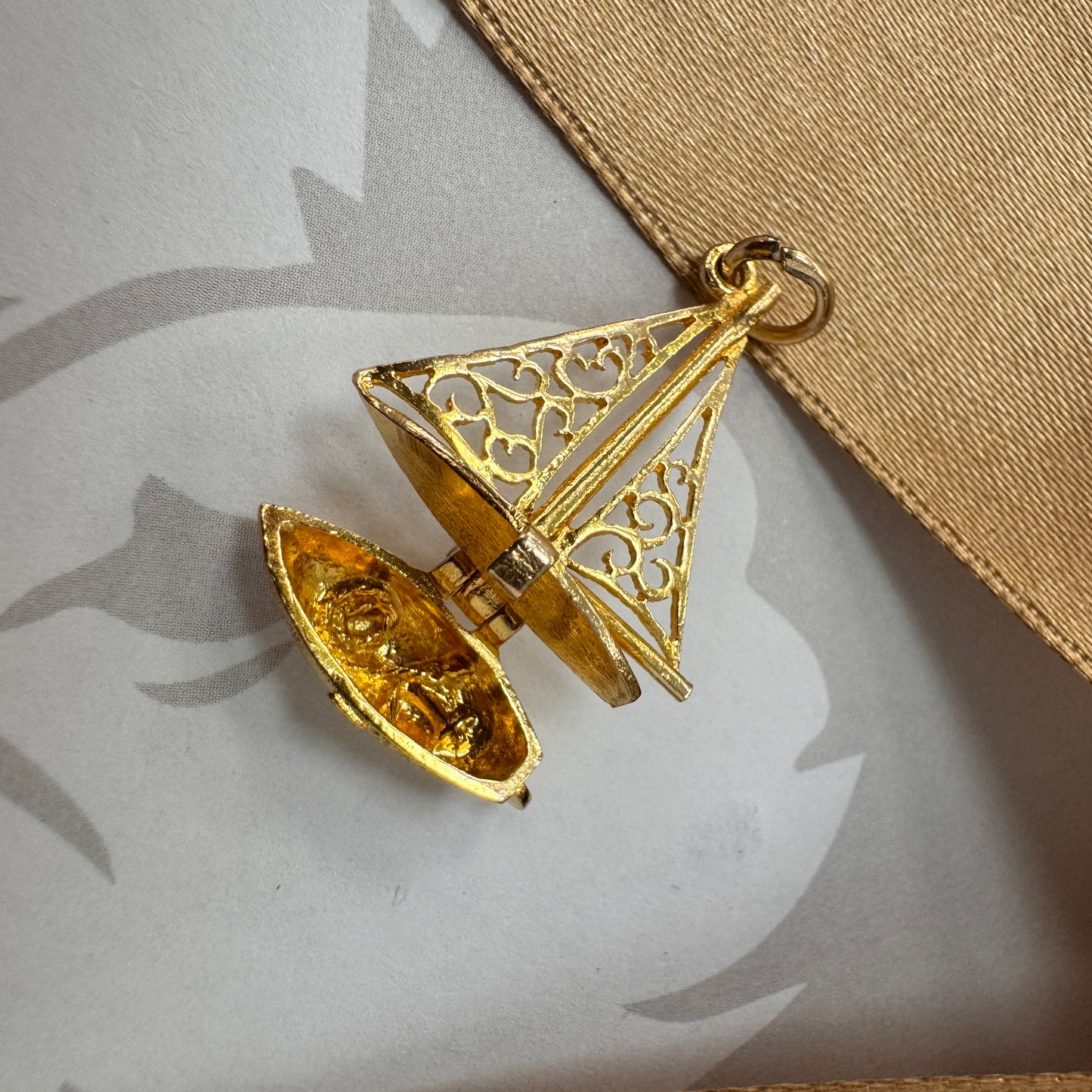 9ct Gold Opening Boat Charm Pendant