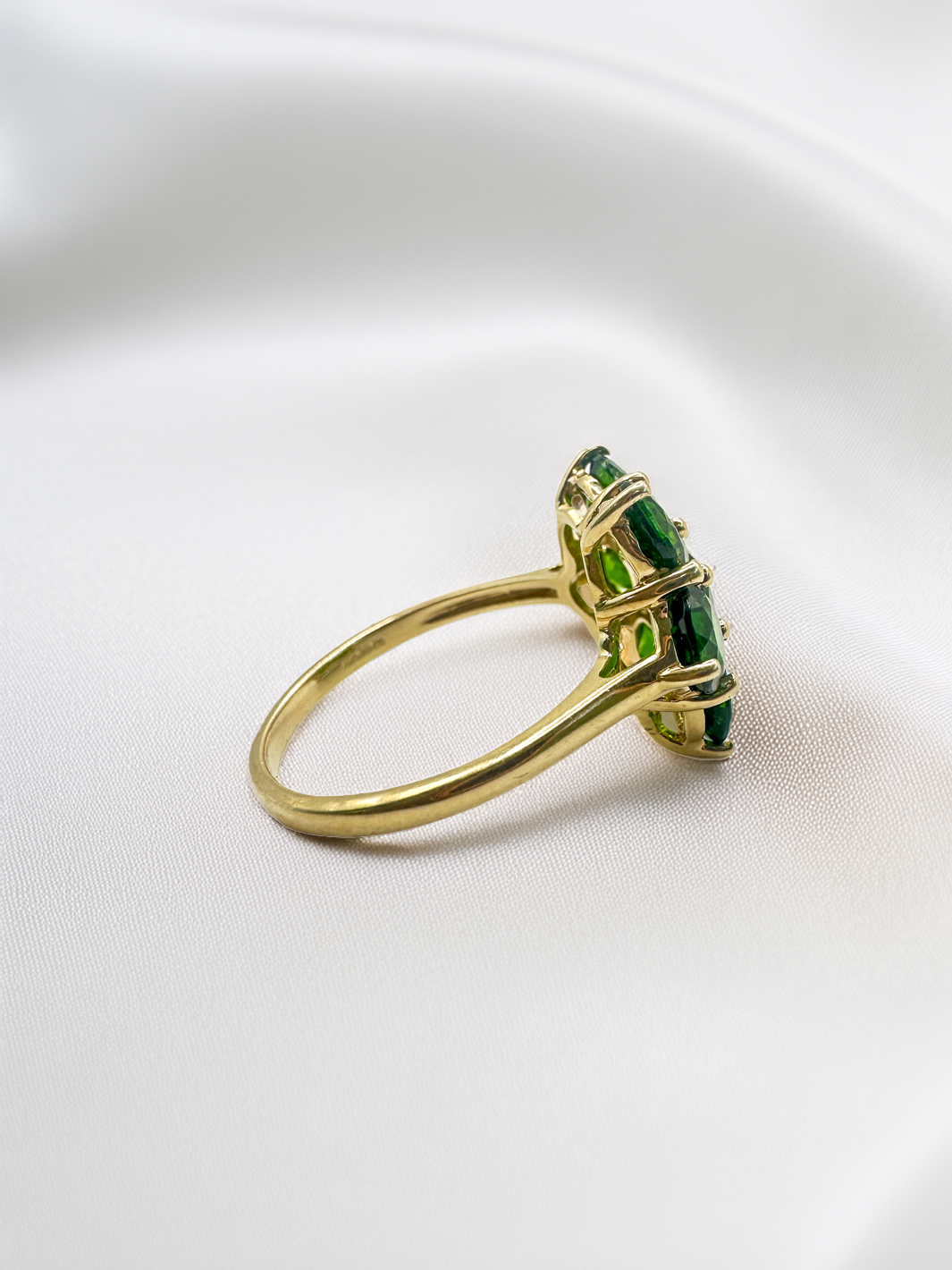 9ct Yellow Gold Green Gemstone Cluster Ring