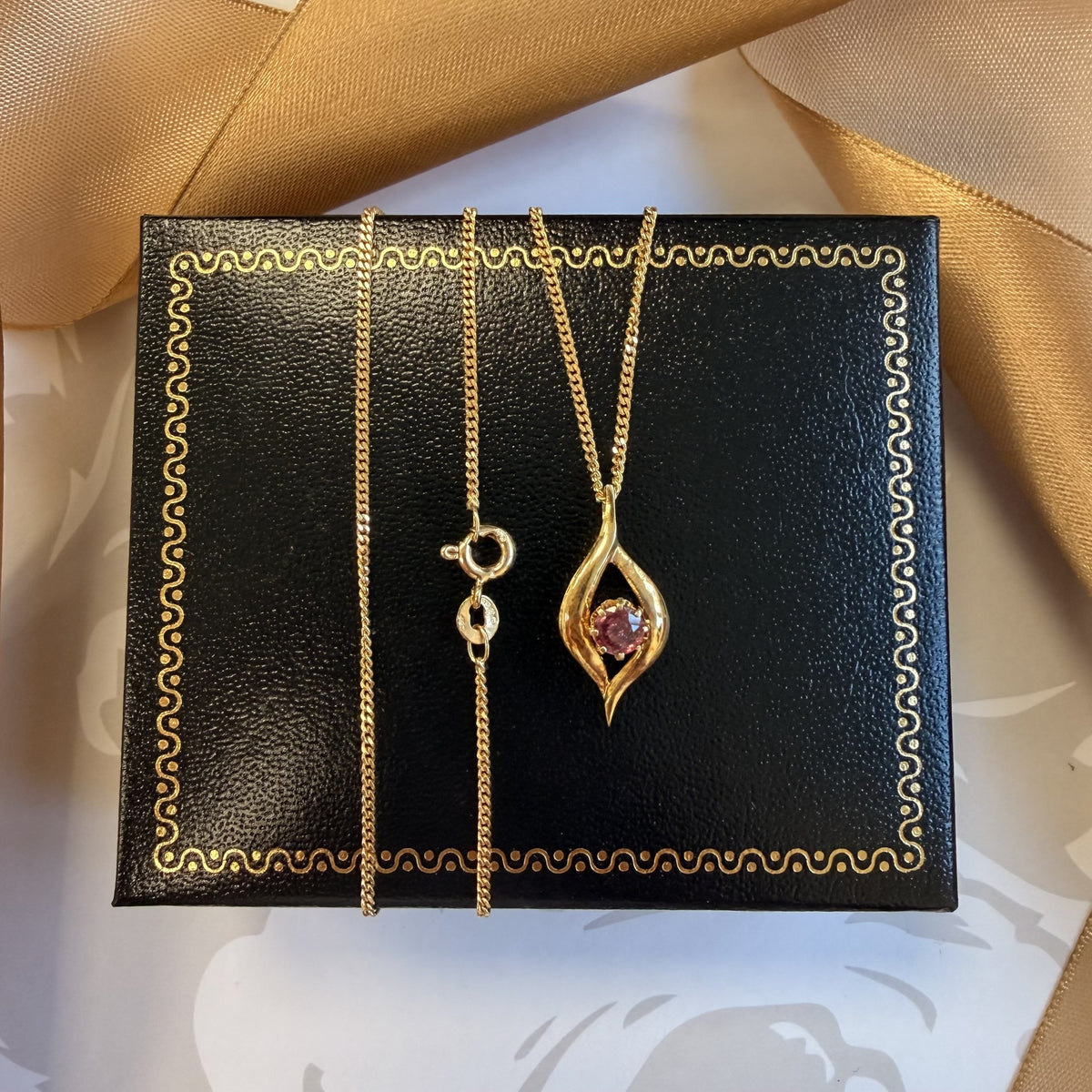 9ct Yellow Gold Pink Tourmaline Pendant Necklace - 18 Inch