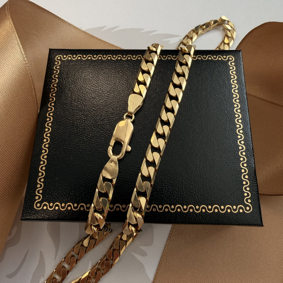 9ct Yellow Gold Curb Chain - 18 Inch