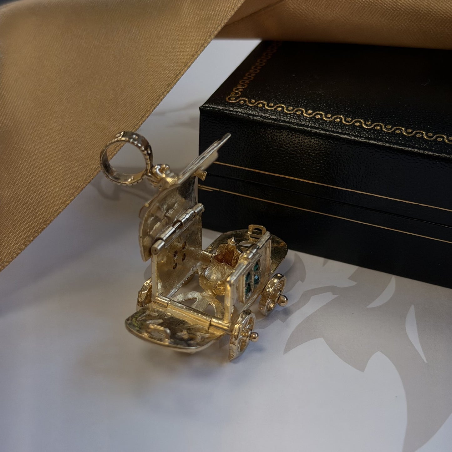 9ct Gold Opening Caravan Pendant