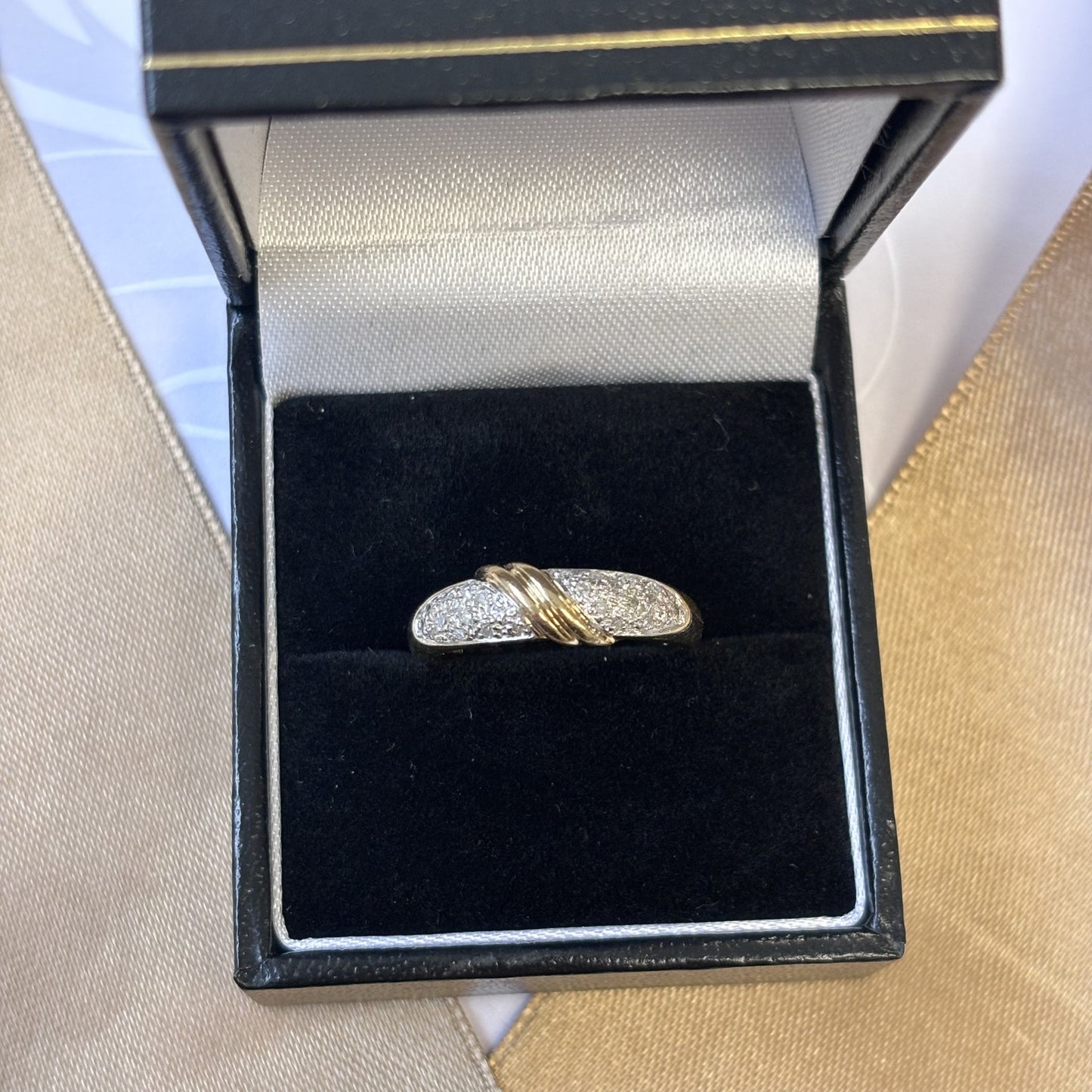 9ct Gold Clear Diamond Crossover Ring