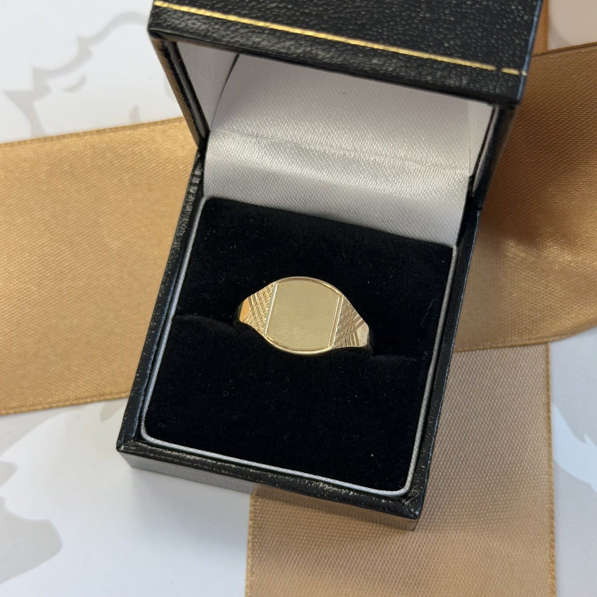 9ct Yellow Gold Signet Ring with Patterned Shoulders