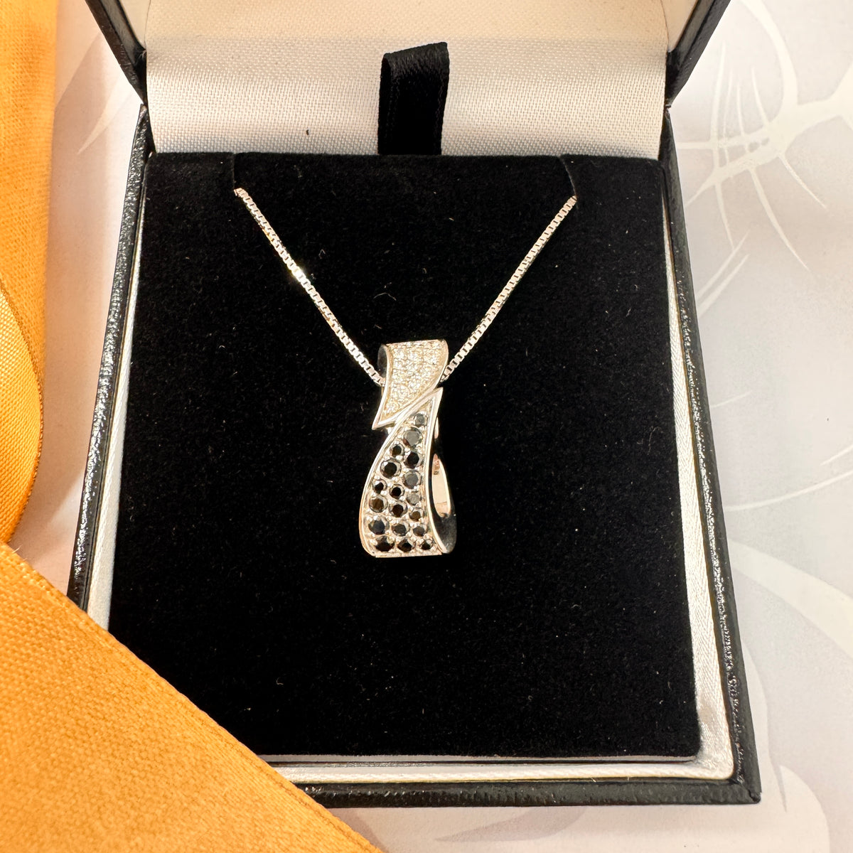 18ct White Gold Diamond Set Pendant Necklace - 18 Inch – view 2