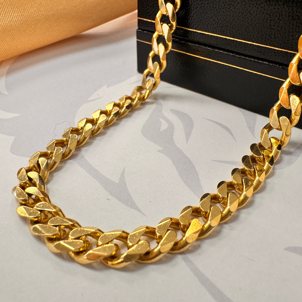 18ct Yellow Gold Solid Curb Chain - 20 Inch