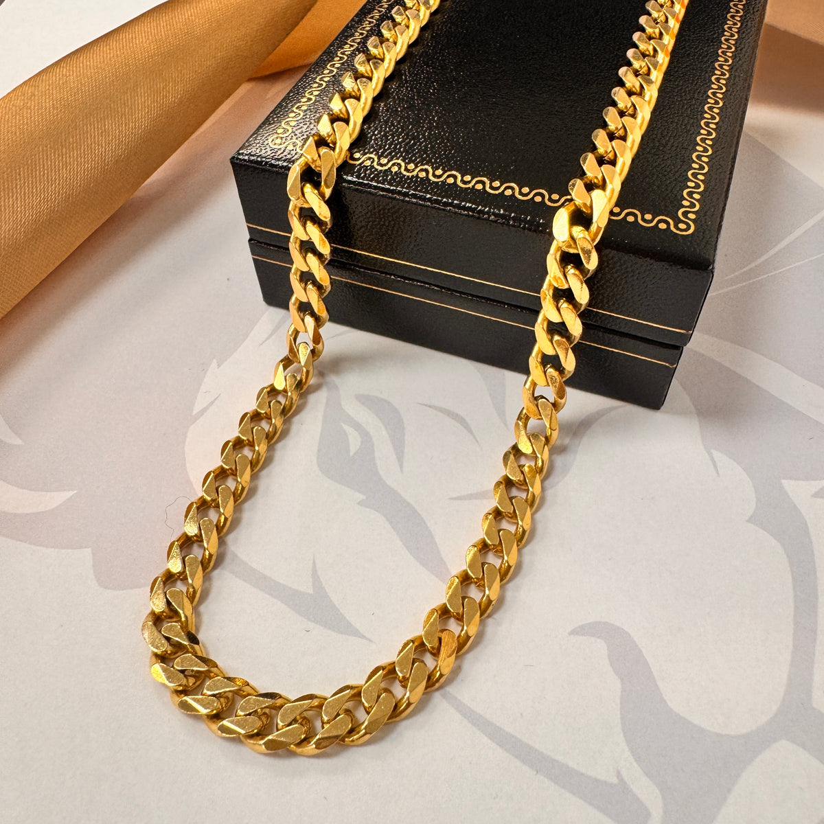 18ct Yellow Gold Solid Curb Chain - 20 Inch – view 2