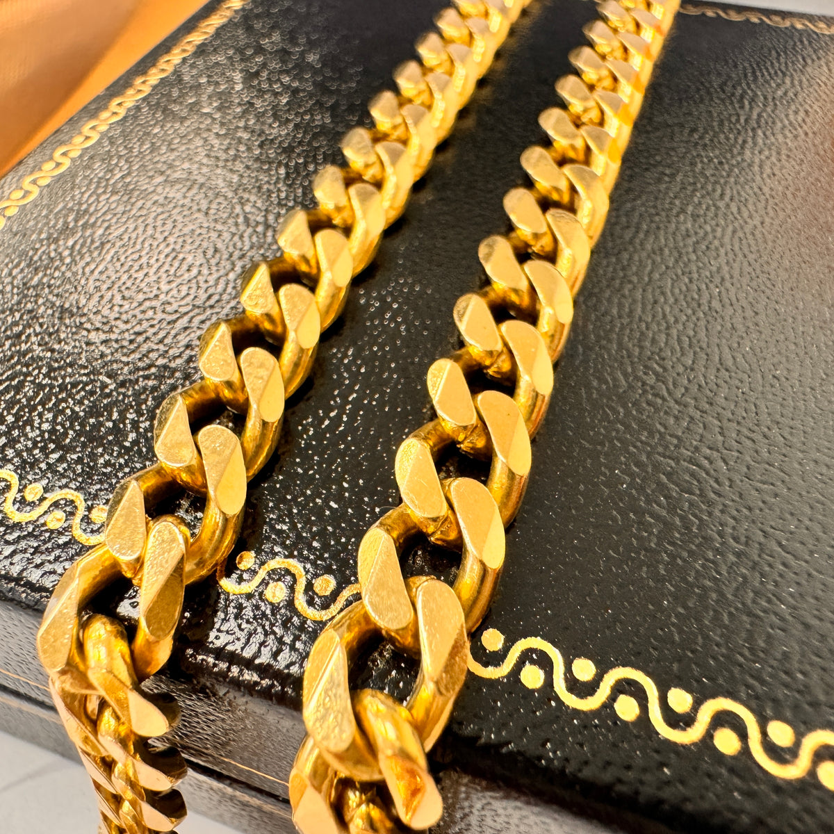 18ct Yellow Gold Solid Curb Chain - 20 Inch – view 3