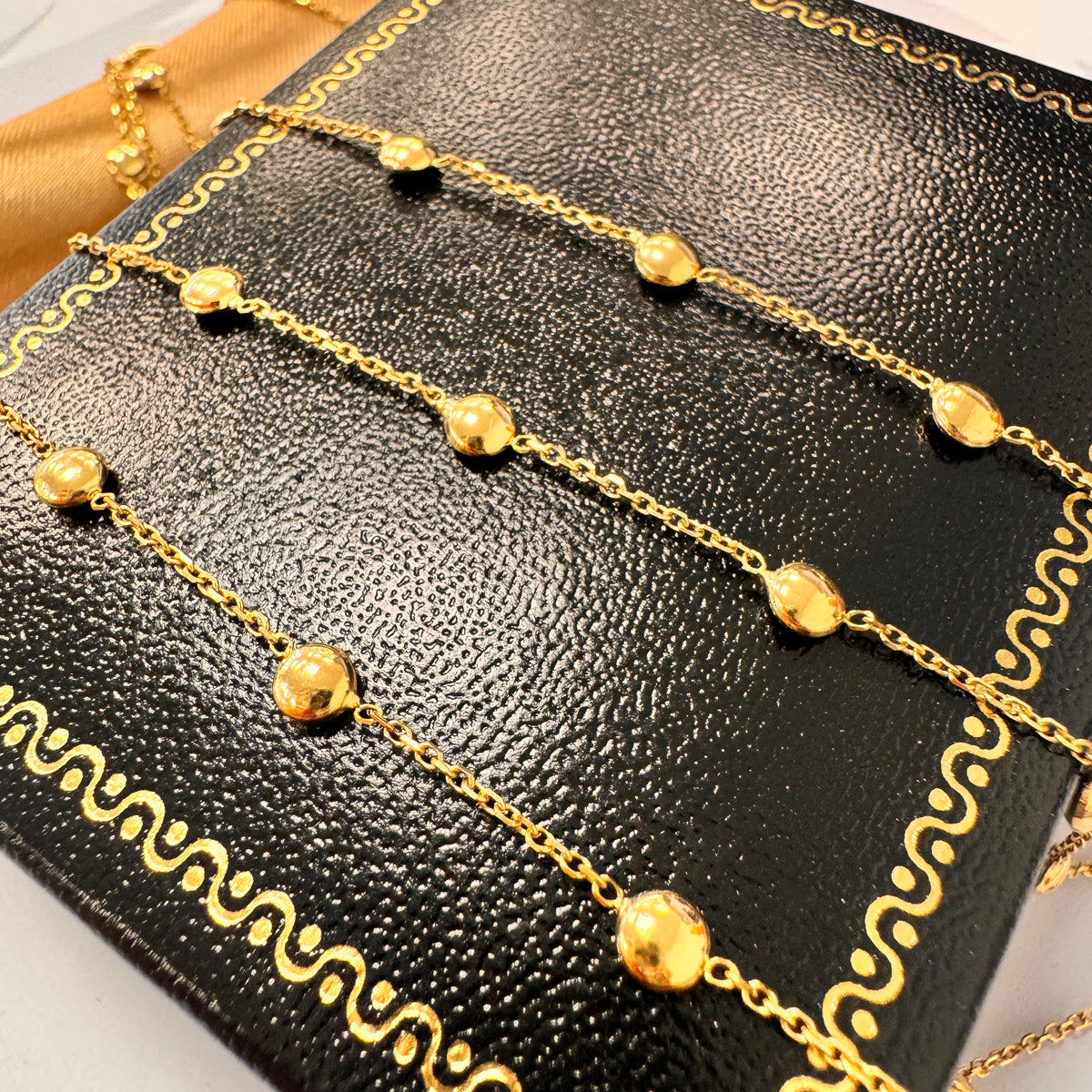 18ct Yellow Gold Triple-Strand Beaded Necklace - 18 Inch – view 3