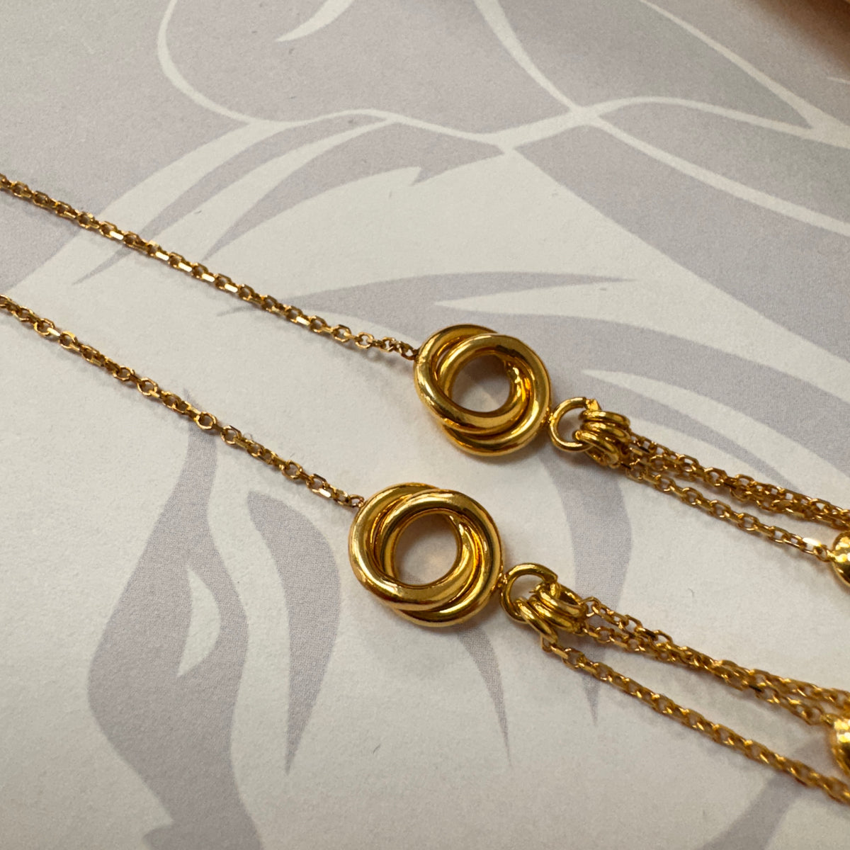 18ct Yellow Gold Triple-Strand Beaded Necklace - 18 Inch – view 4