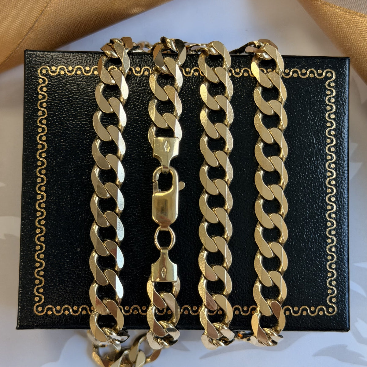 9ct Yellow Gold Heavy Curb Chain - 22 Inch