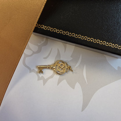 Yellow Gold Vintage Ornate Key Charm Pendant – 2.3g