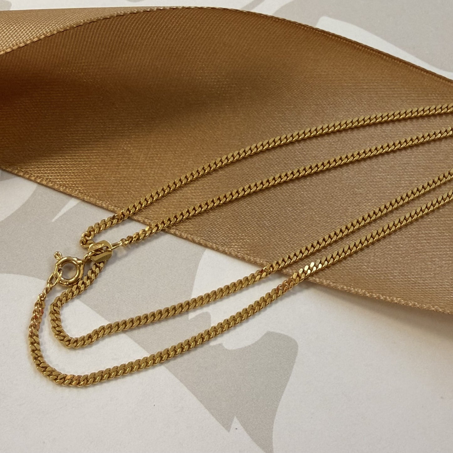 9ct Yellow Gold Fine Curb Chain - 20 Inch