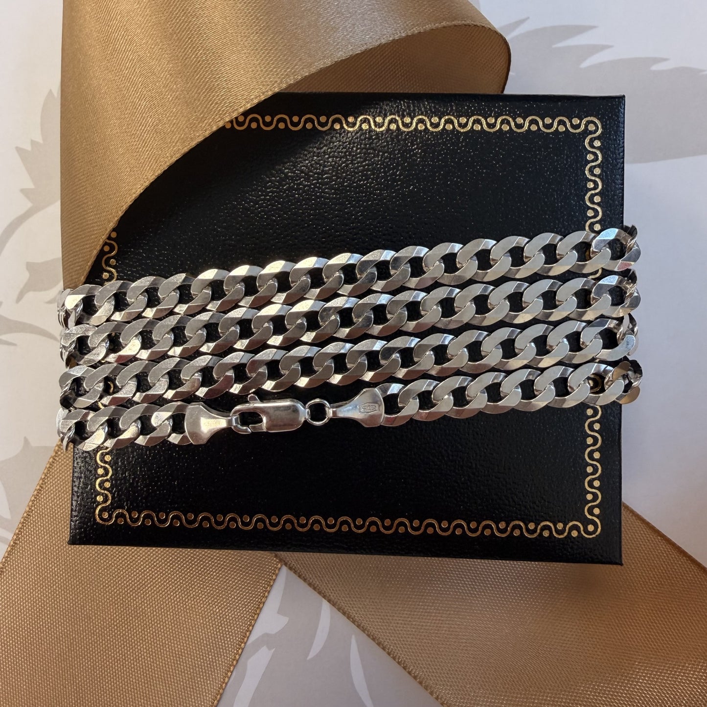 9ct White Gold Curb Chain - 22 Inch