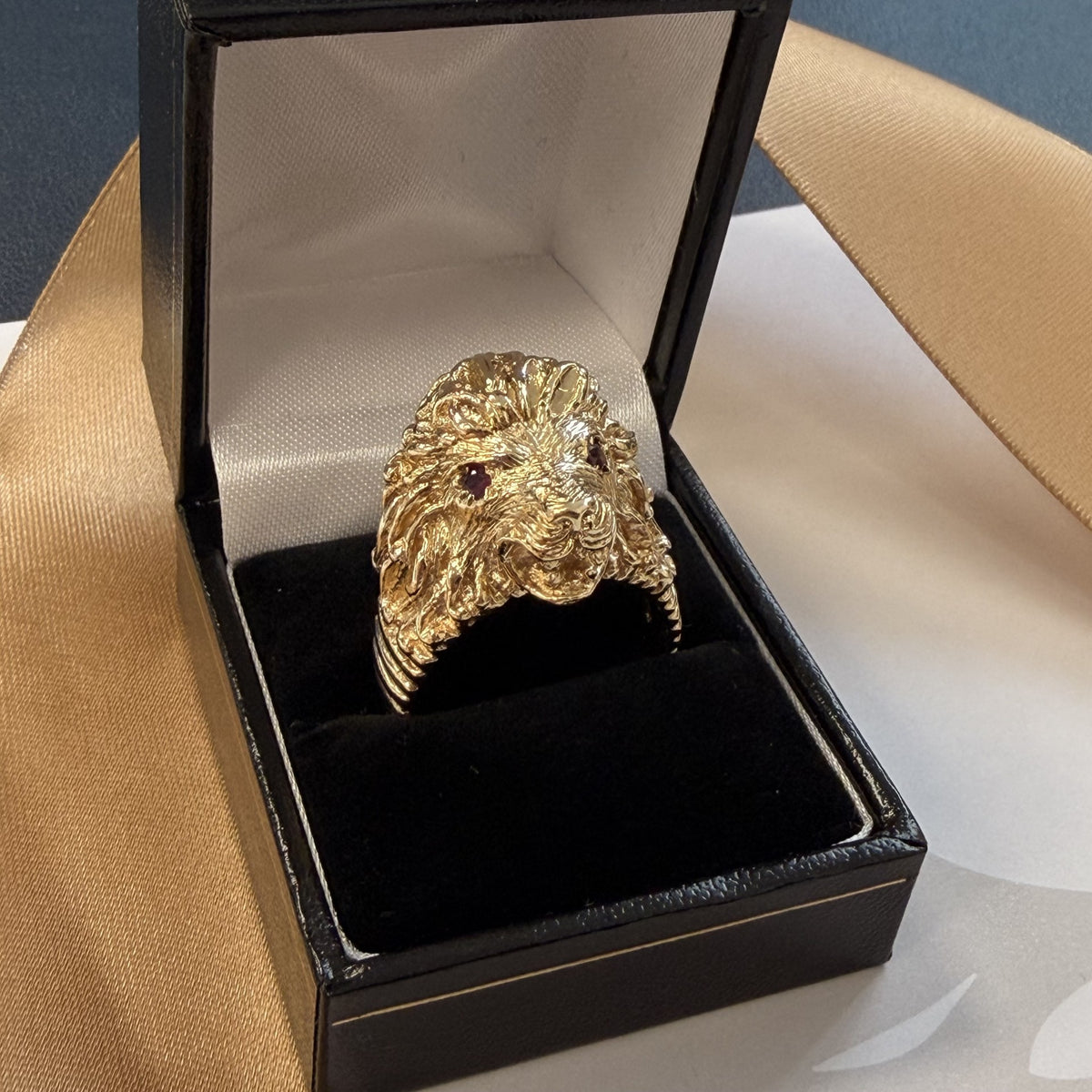 9ct Yellow Gold Ruby-Eyed Lion Head Ring