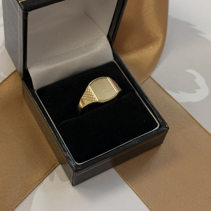 9ct Yellow Gold Signet Ring with Patterned Shoulders